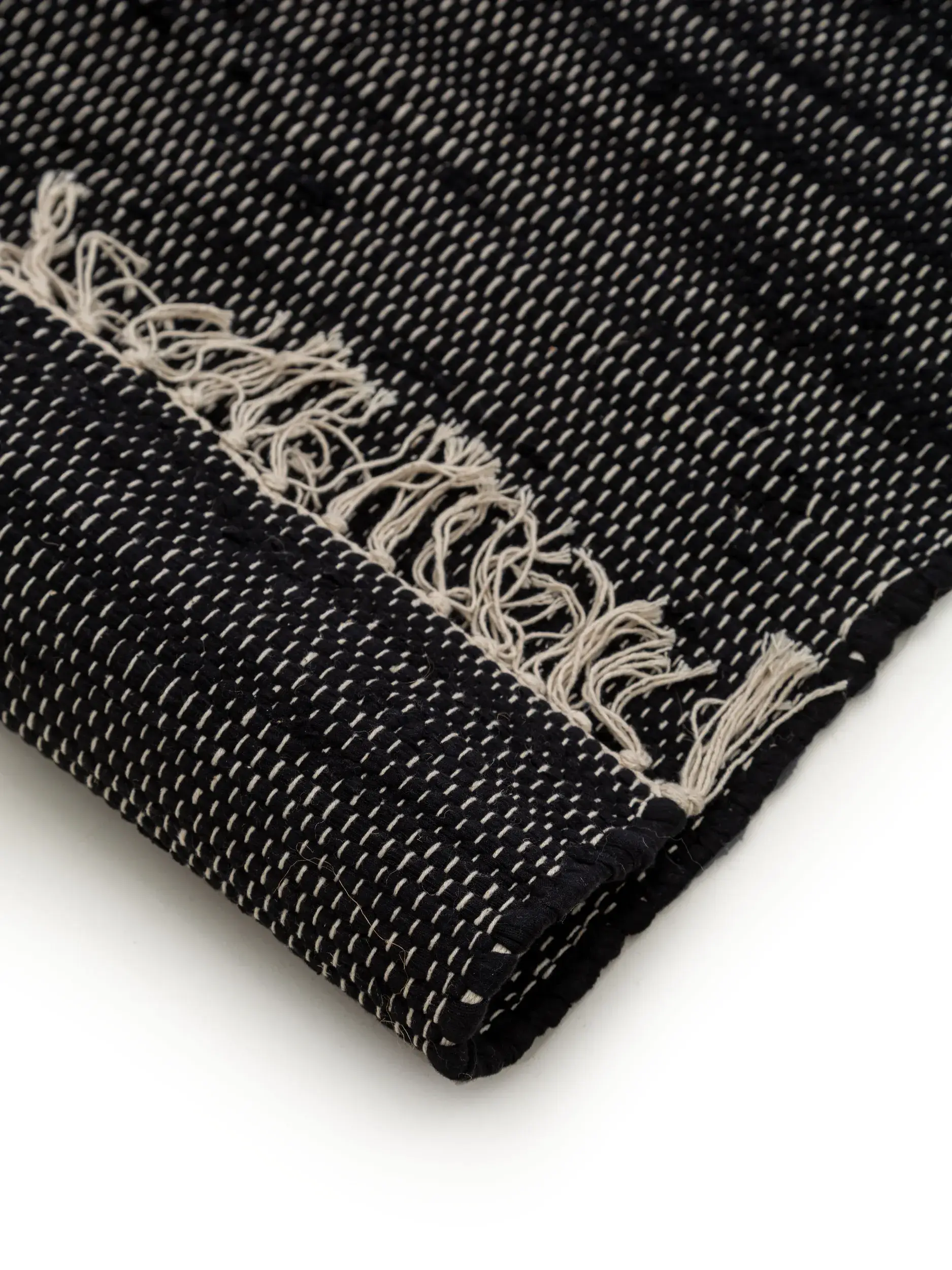 Teppich aus 100% Recycelte Baumwolle in Schwarz mit 100% Recycelte Baumwolle hohem Flor von benuta Basic