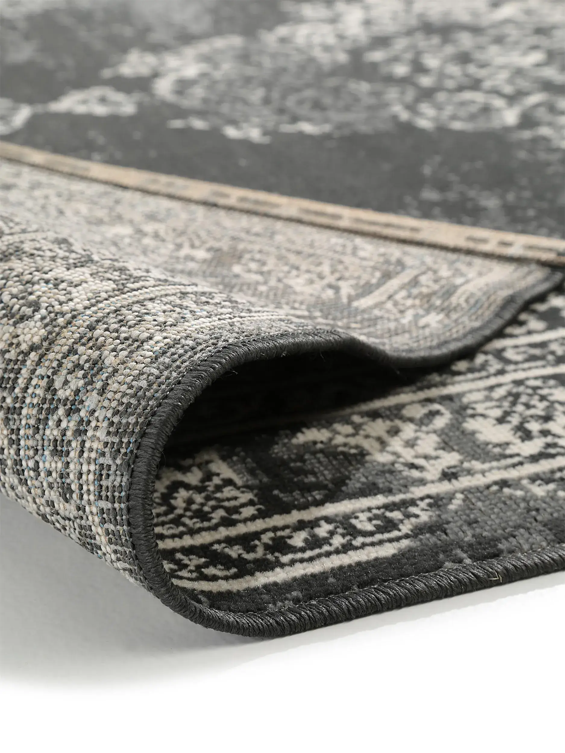 Rug Antique made of 100% Polypropylen in Black/White by benuta Nest