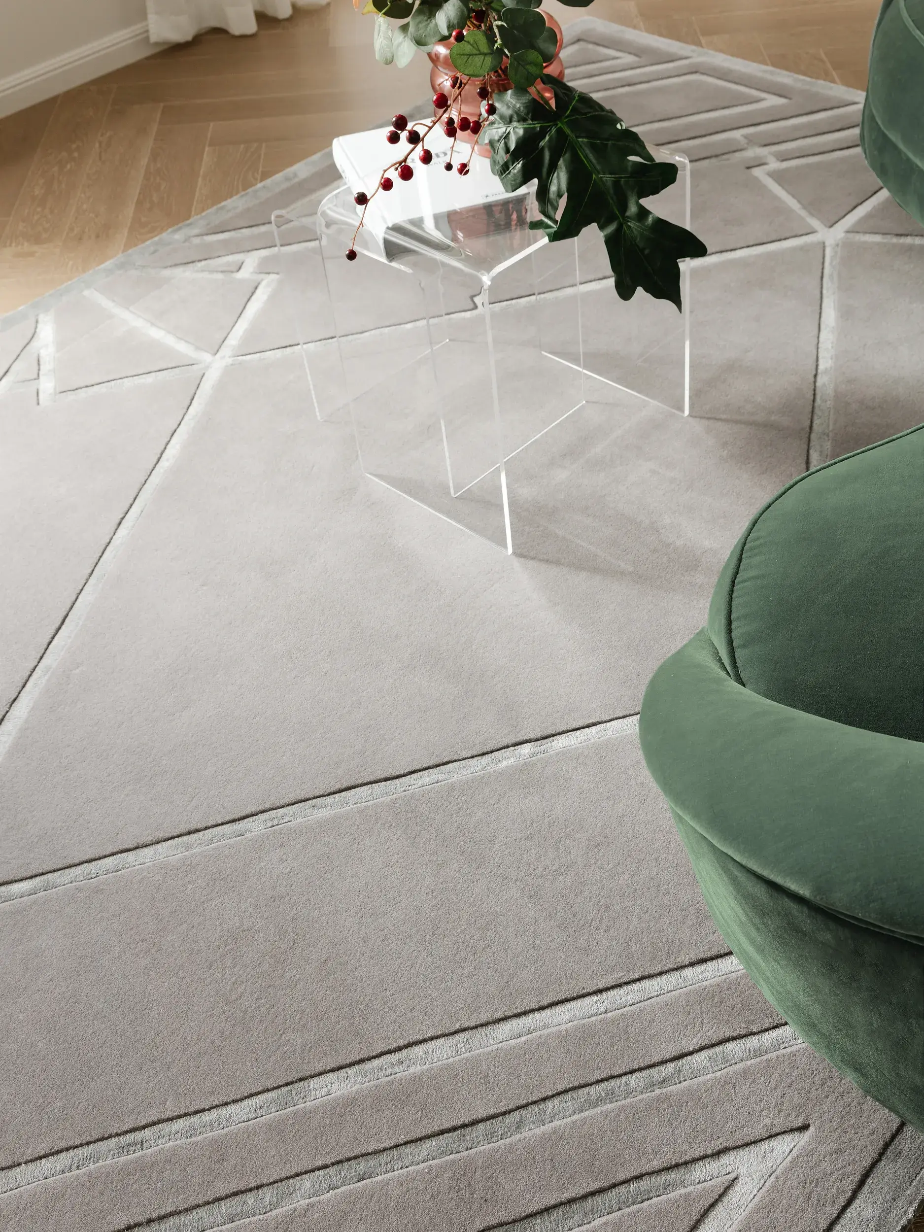 Teppich aus 80% Wolle, 20% Lyocell (Tencel™) in Grau mit 80% Wolle, 20% Lyocell (Tencel™) hohem Flor von benuta Finest