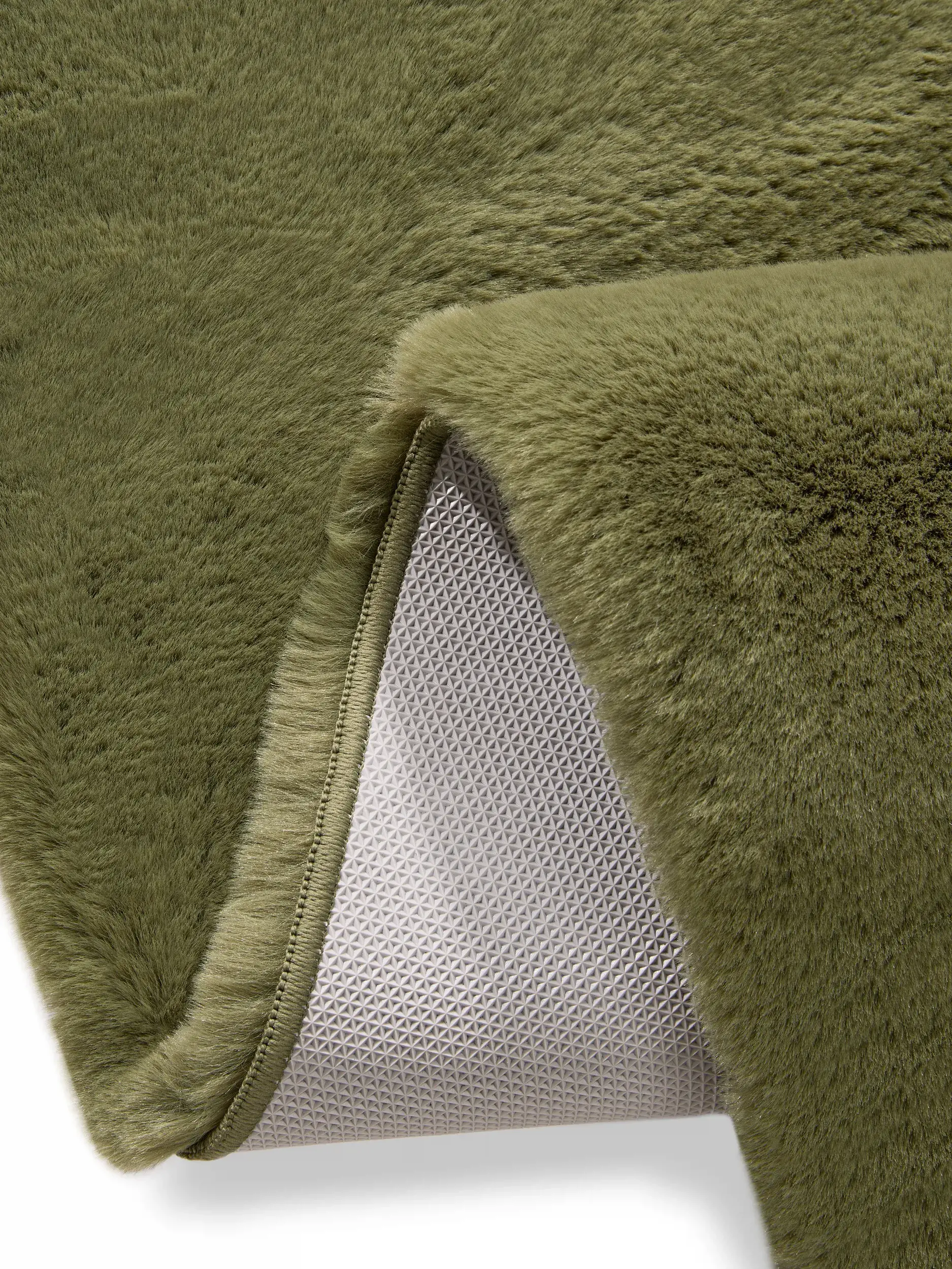 Rug Dave made of 100% Polyester in Green by benuta Nest