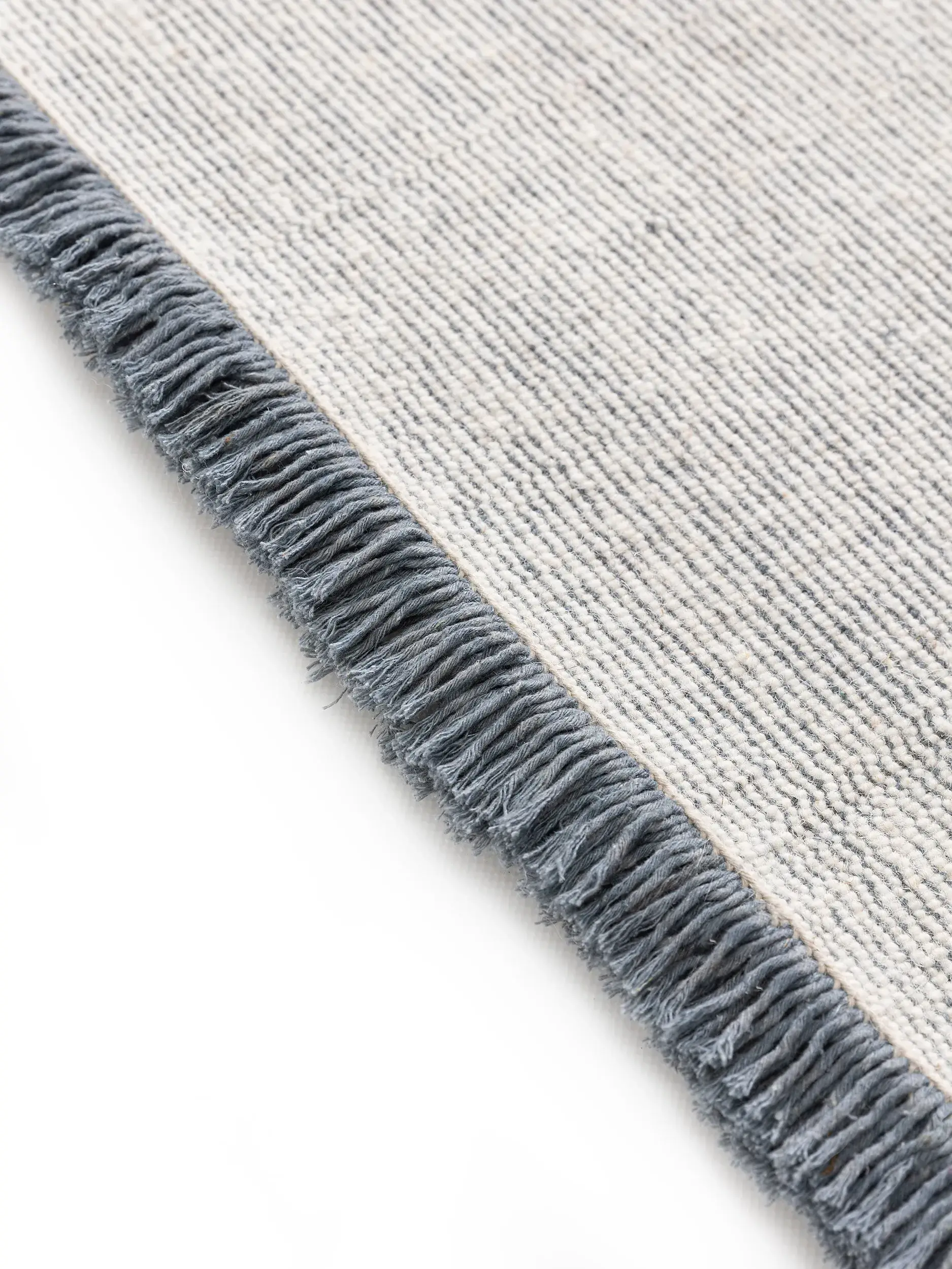 Teppich aus 70% Wolle, 30% Baumwolle in Blau mit 70% Wolle, 30% Baumwolle hohem Flor von benuta Nest