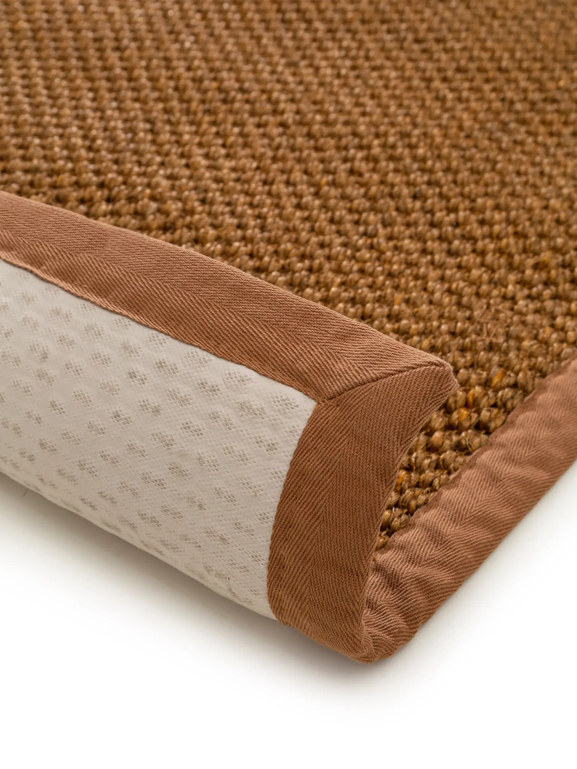 Matto 100% Sisala värissä Braun 100% Sisal korkealla nukalla merkiltä benuta Pure