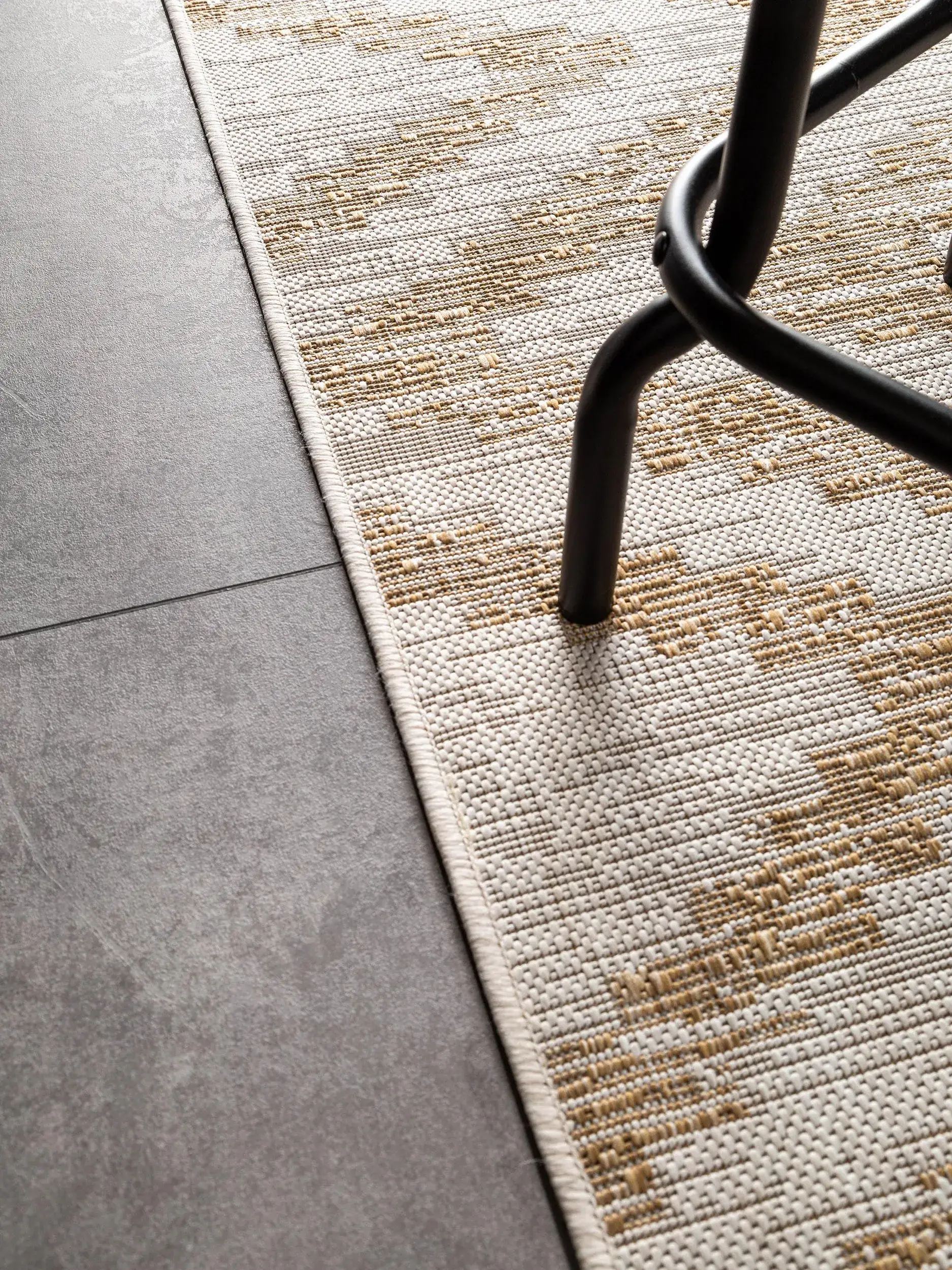 Teppich aus 100% Polypropylen in Beige mit 100% Polypropylen hohem Flor von benuta Nest