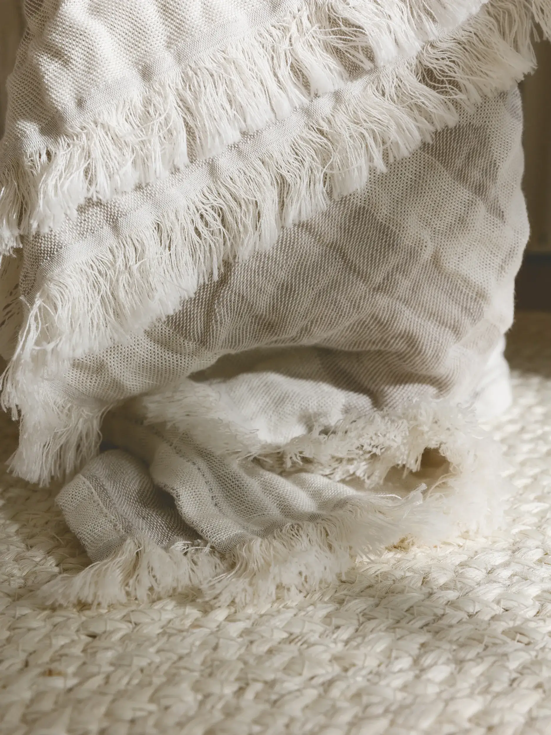 Decke aus Leinen-Mix Sabine Cream/Beige Geometrisch-suunnittelussa, valmistettu 60% puuvillaa, 40% pellavaaista, benuta Purein toimesta
