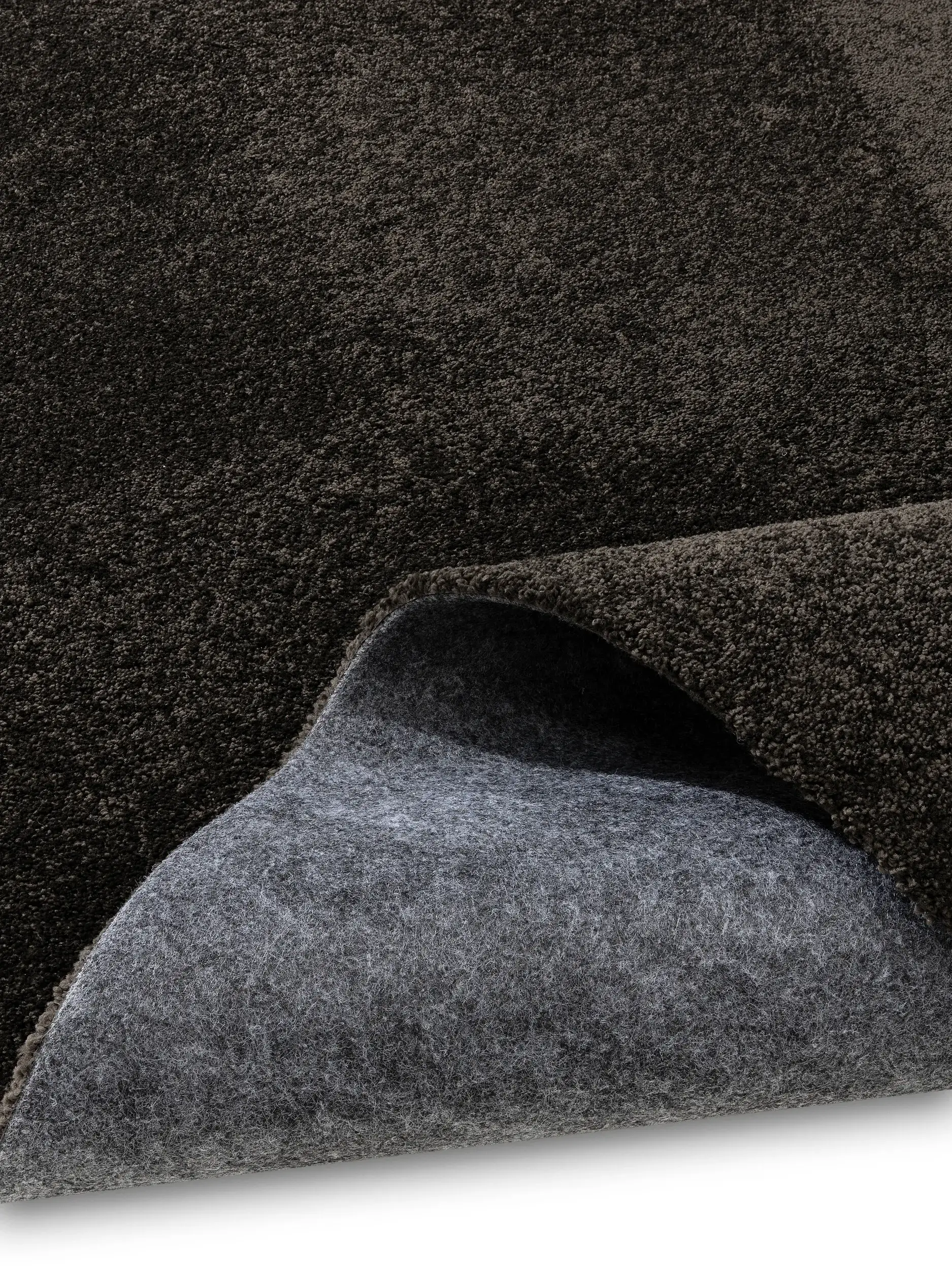 Tapijt van 100% Polyester (30% gerecycled) in Grijs met een 100% Polyester (30% gerecycled) hoge pool van benuta nest