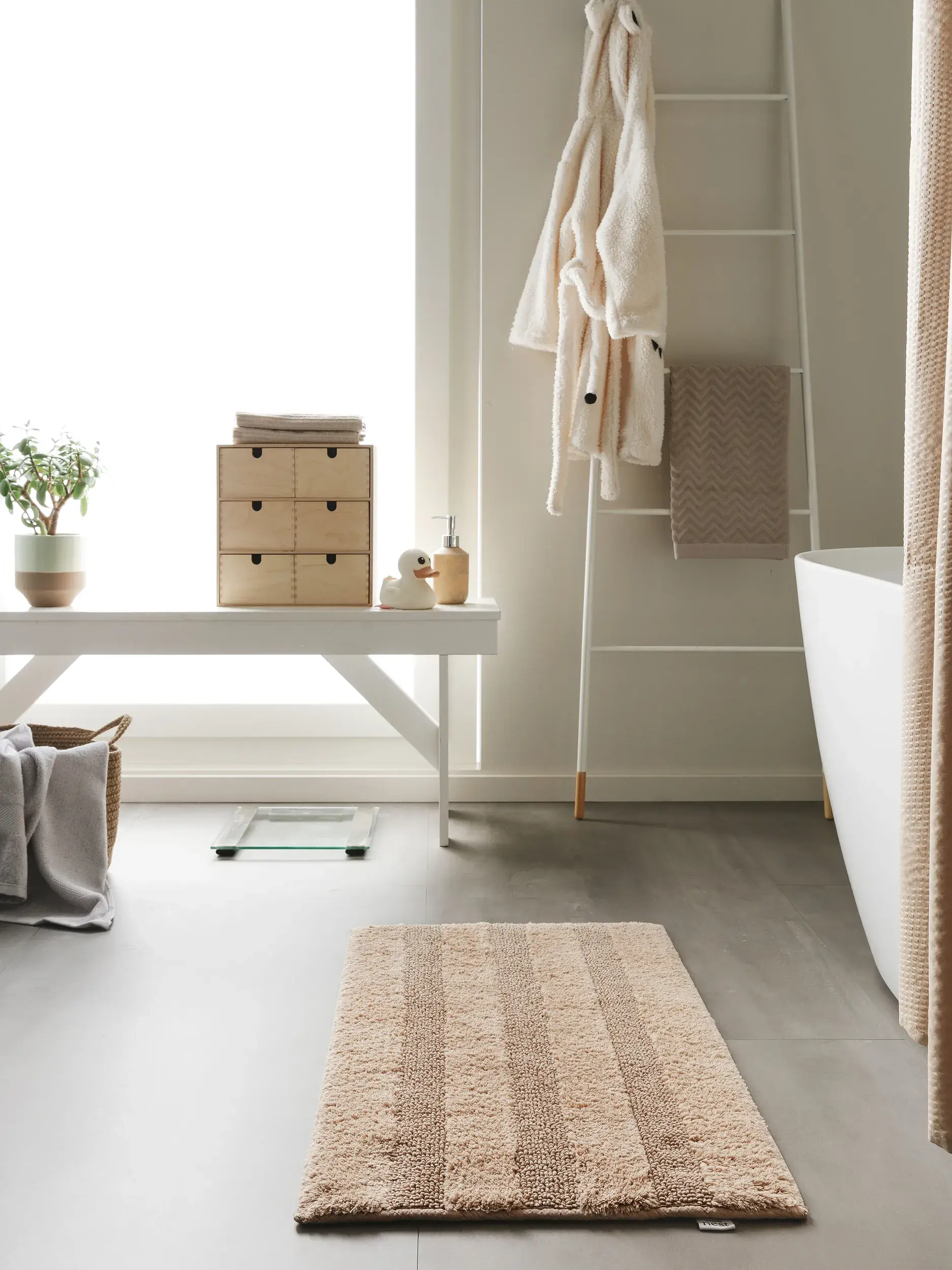 Badematte Ilka Beige Einfarbig-suunnittelussa, valmistettu 100% Baumwolleista, benuta Nestin toimesta