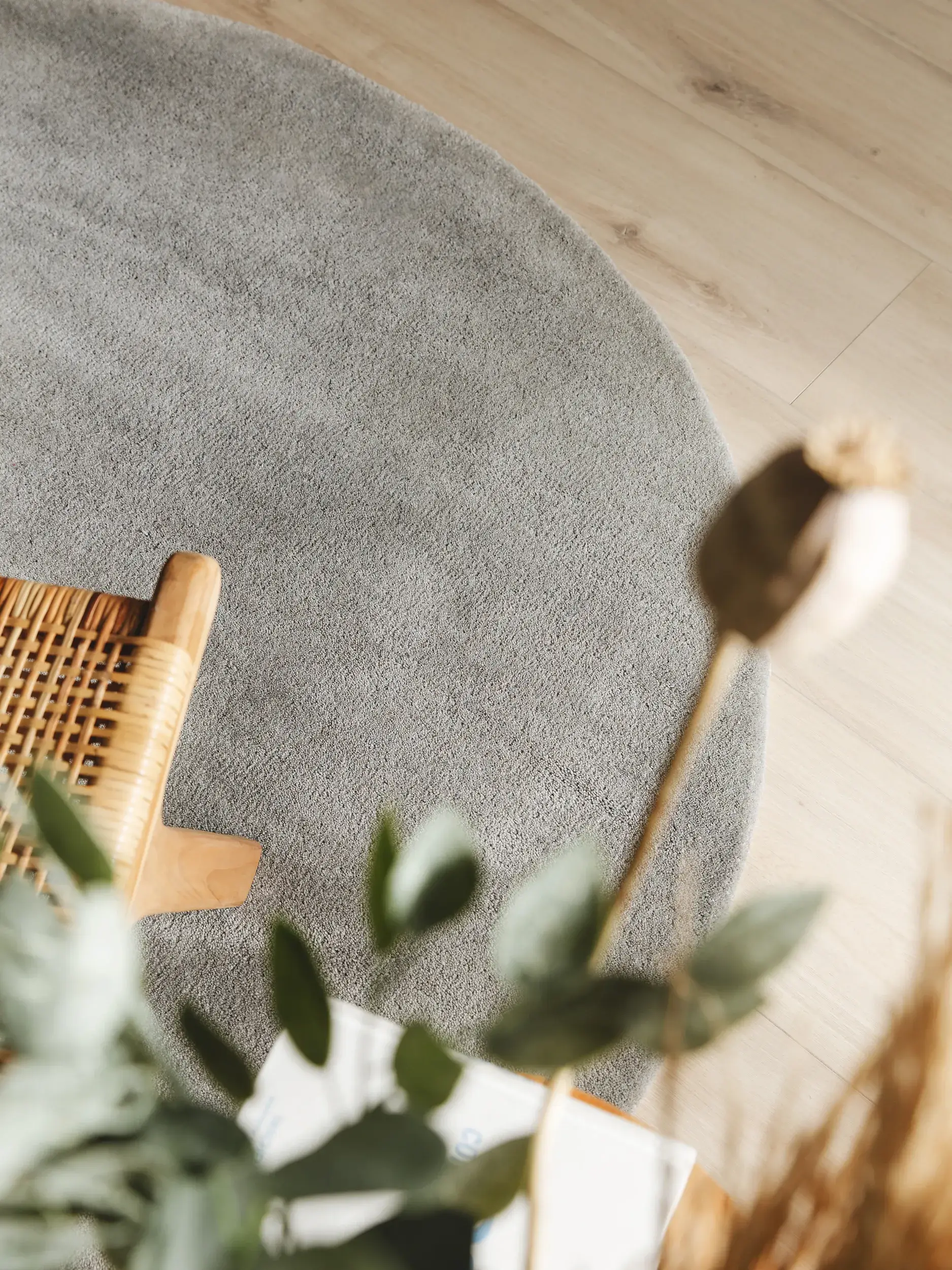 Teppich aus 100% Wolle in Grau mit 100% Wolle hohem Flor von benuta Nest