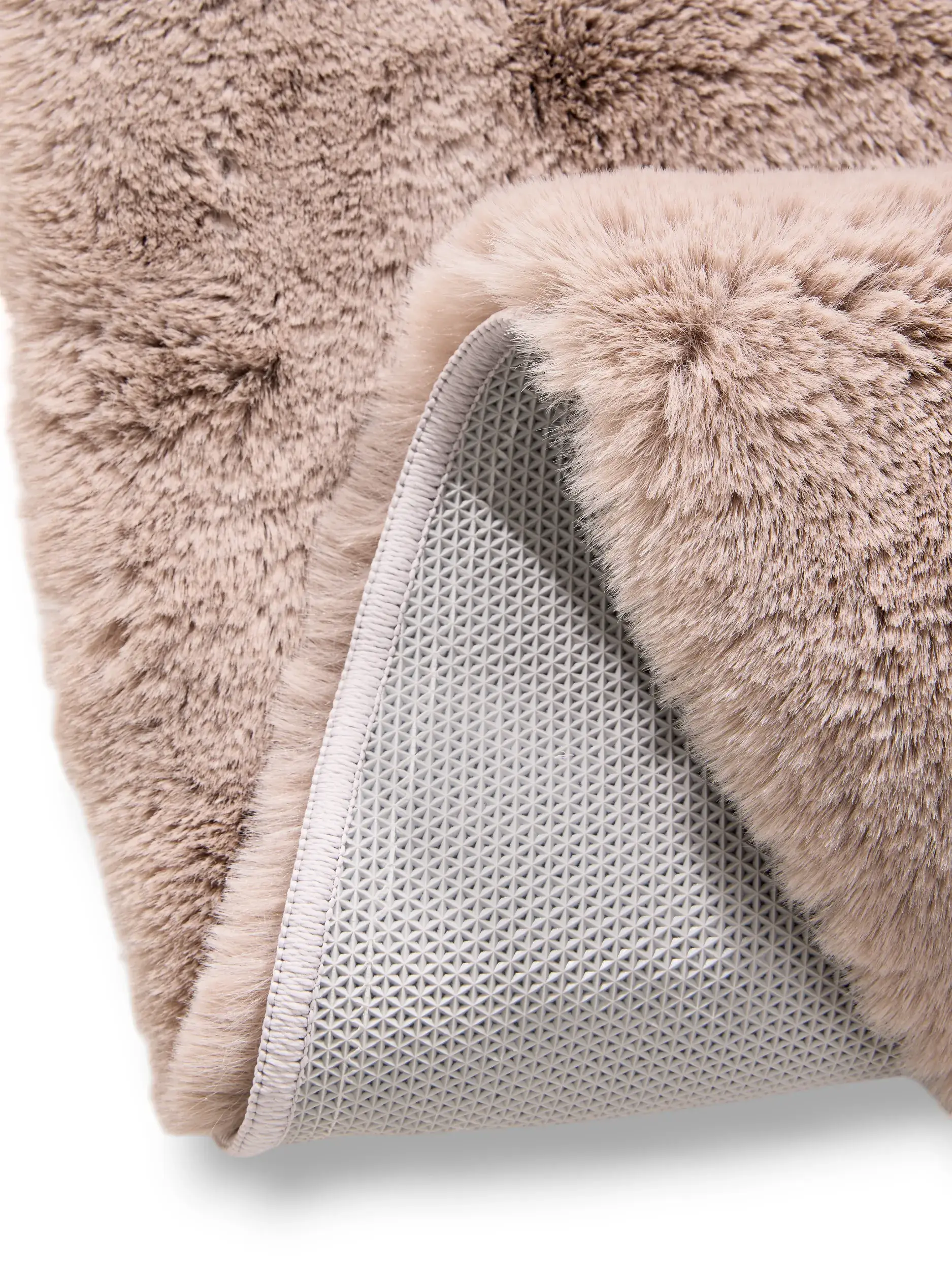Teppich aus 100% Polyester in Taupe mit 100% Polyester hohem Flor von benuta Nest