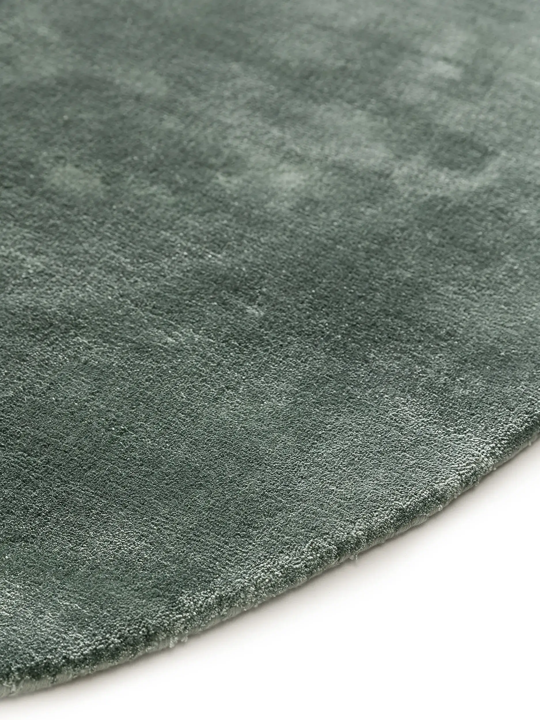 Teppich aus 100% Viskose in Grün mit 100% Viskose hohem Flor von benuta Pure