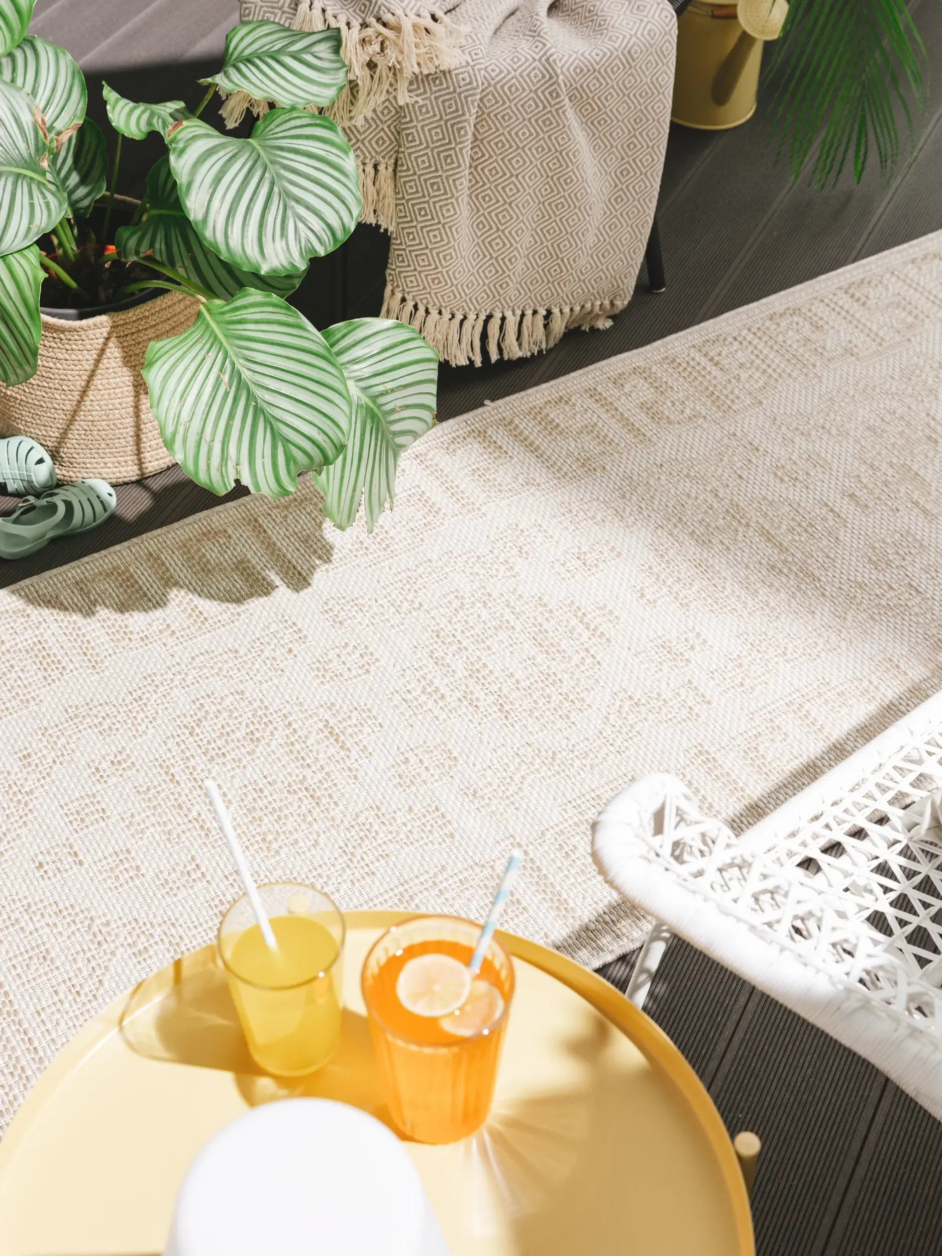 Rug made of 100% Polypropylen in White with a 100% Polypropylen high pile by benuta Nest