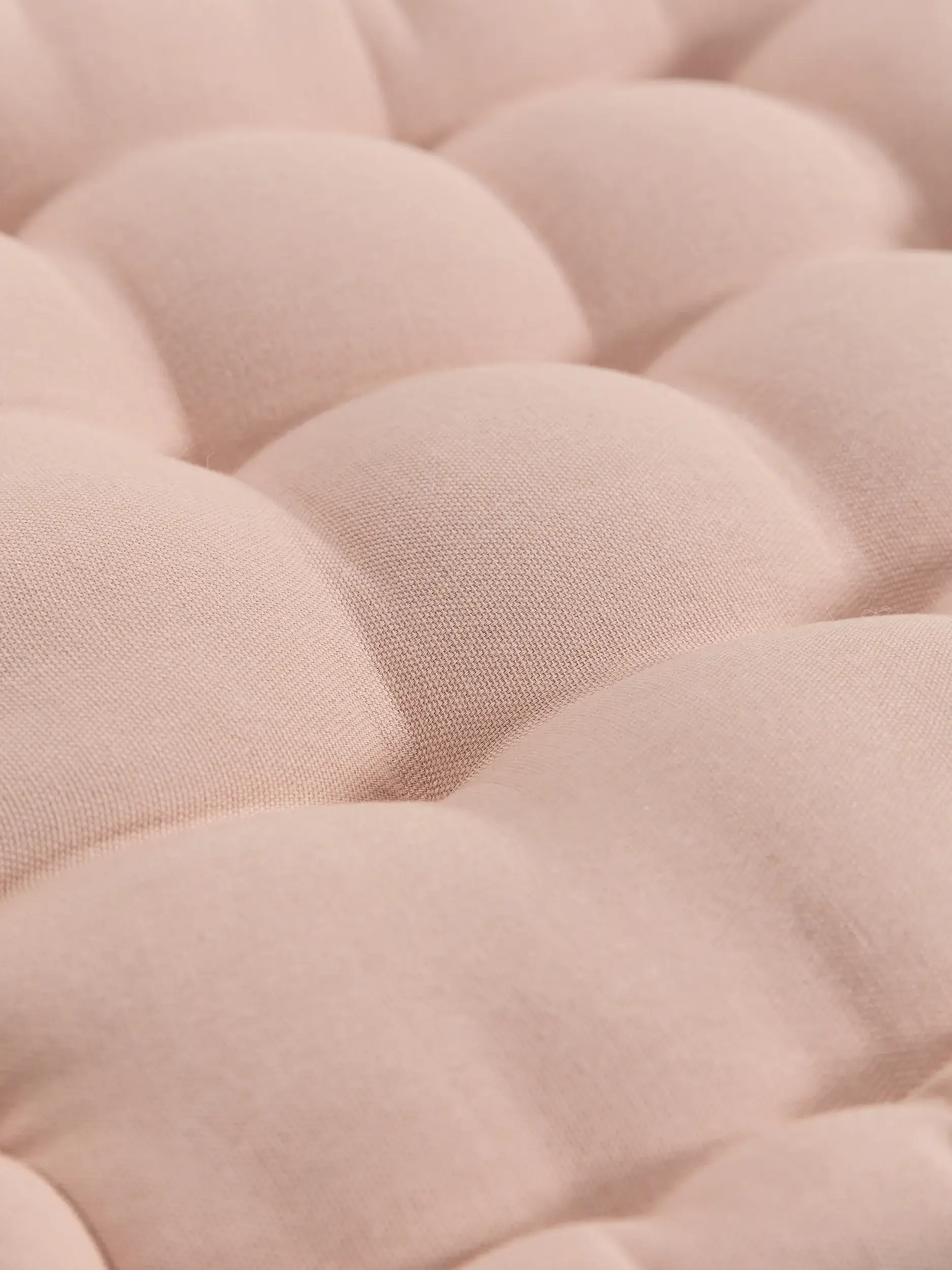 Cojín de suelo Bene Rosa con diseño de Sólido en 100% Algodón de Lytte