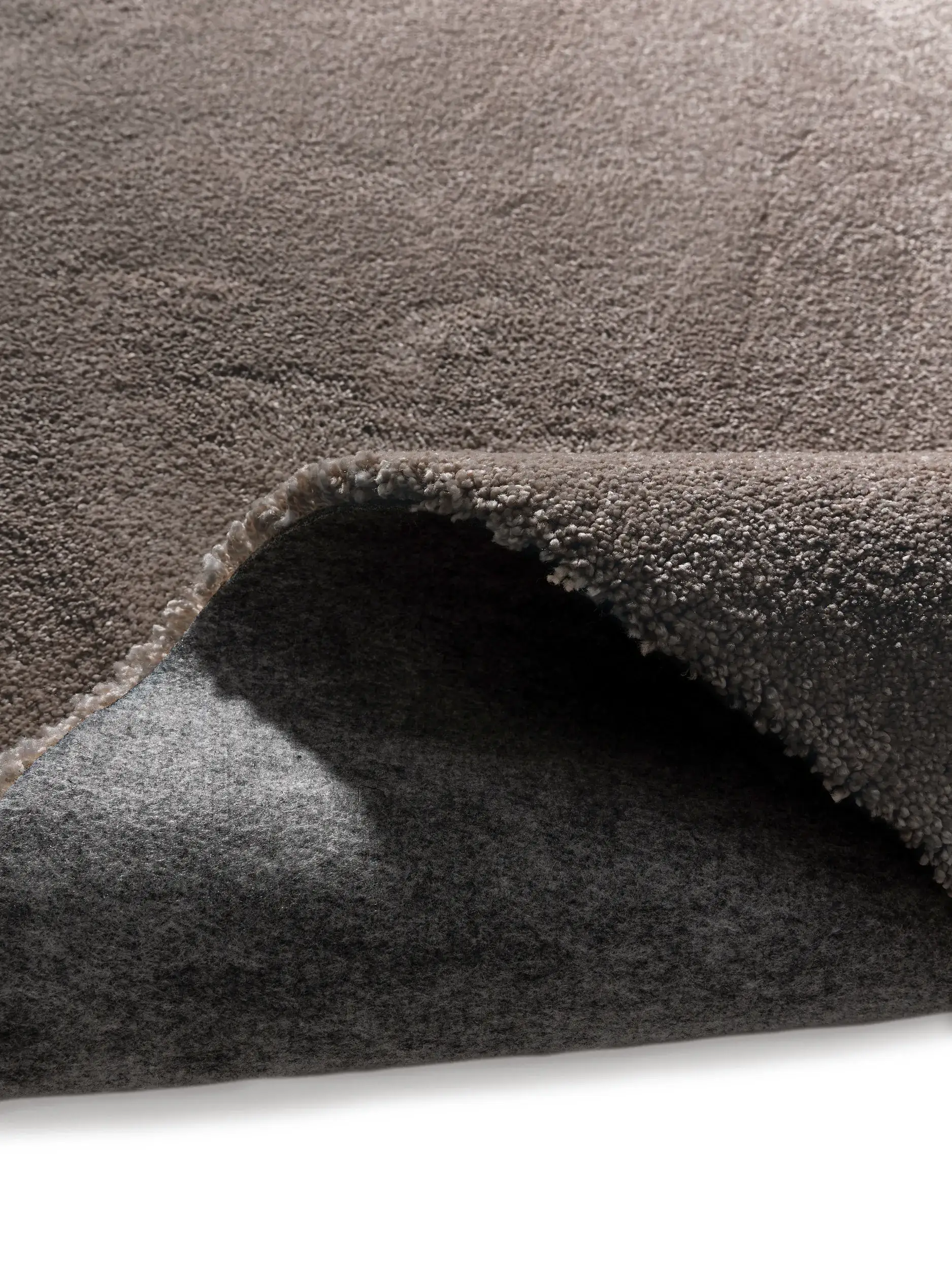 Rug made of 100% Polypropylen in Taupe with a 100% Polypropylen high pile by benuta Nest