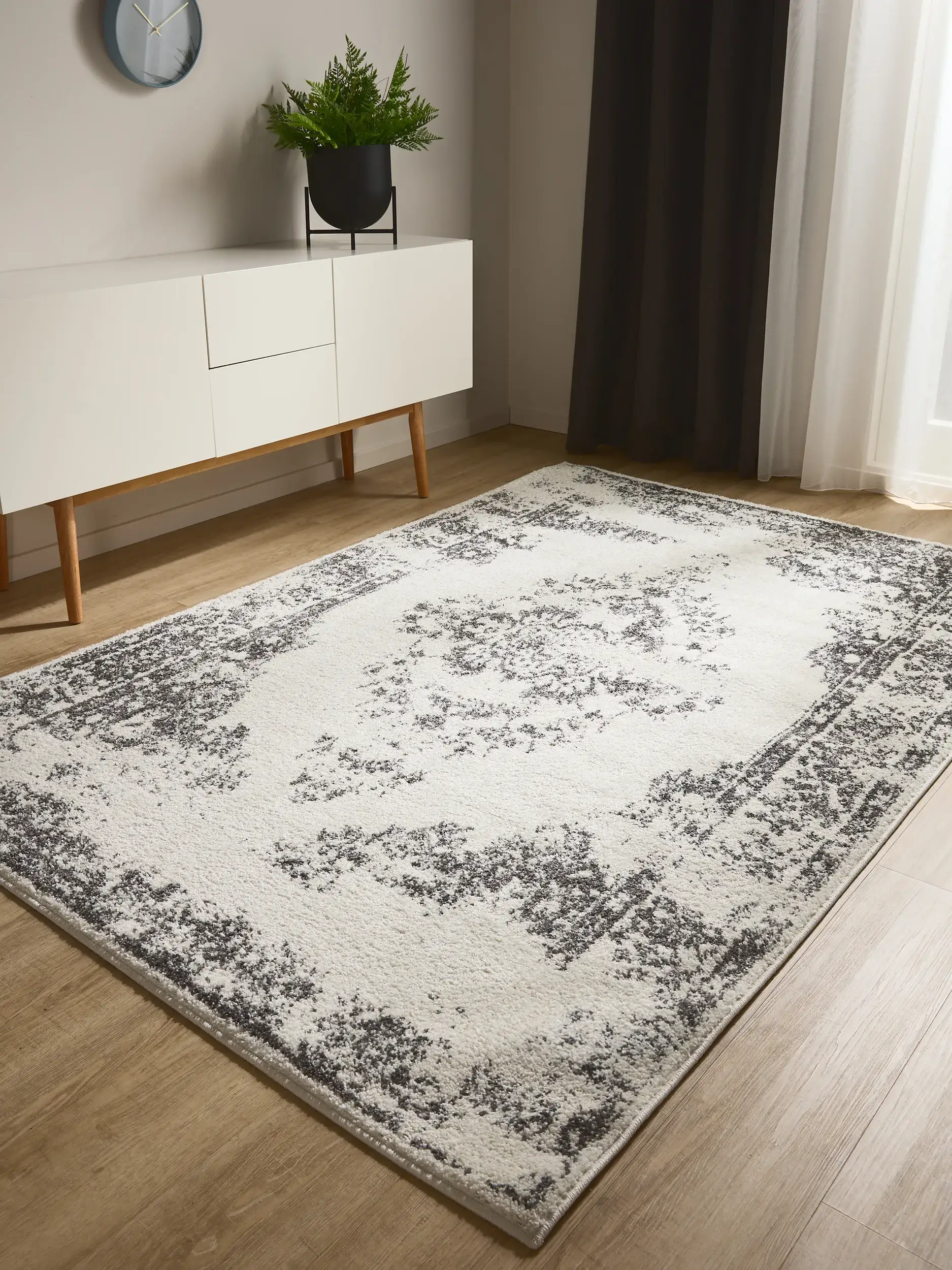 Rug made of 100% Polypropylen in Grey with a 100% Polypropylen high pile by benuta Basic