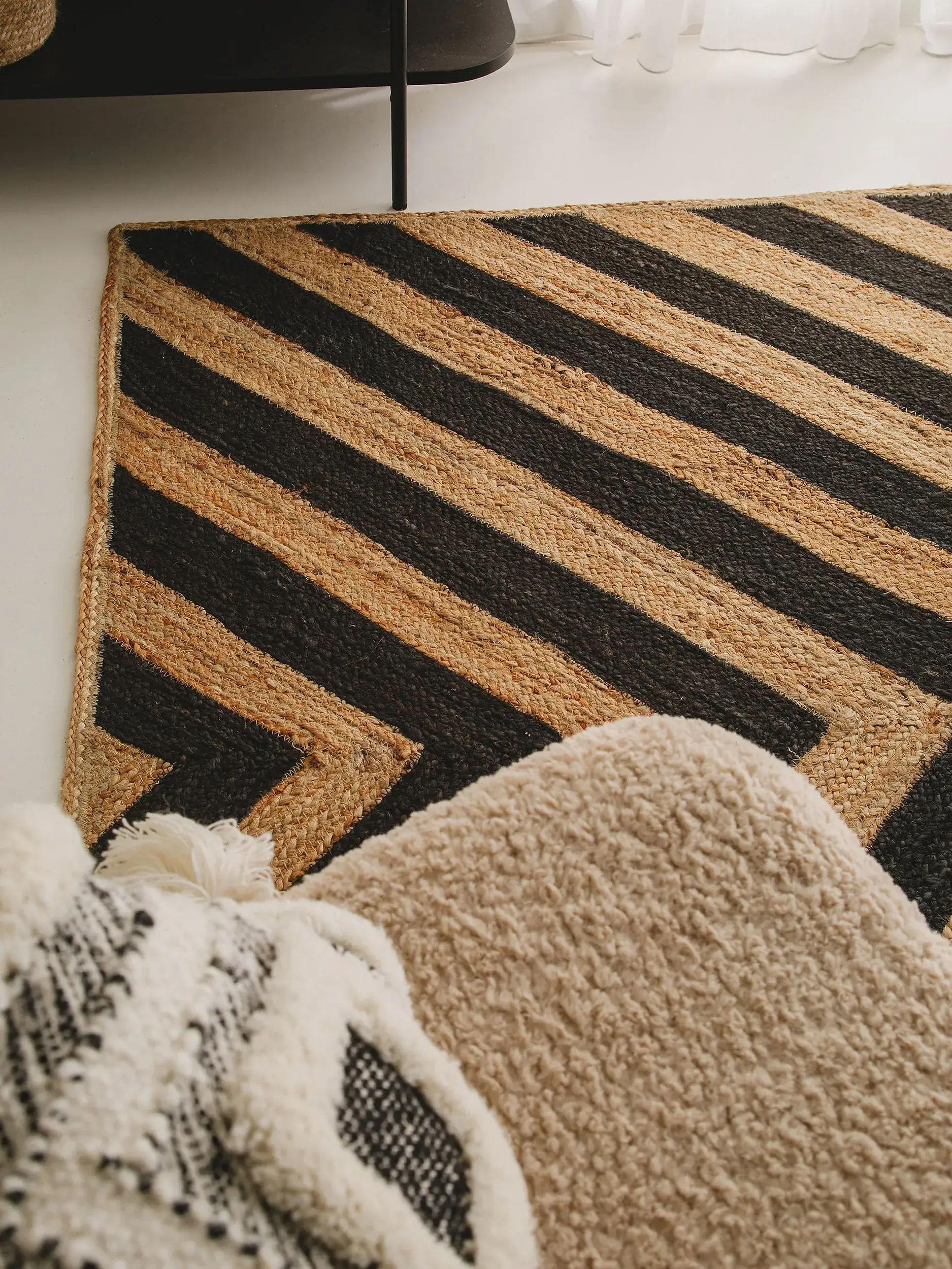 Teppich Britt aus 100% Jute in Schwarz von benuta Pop