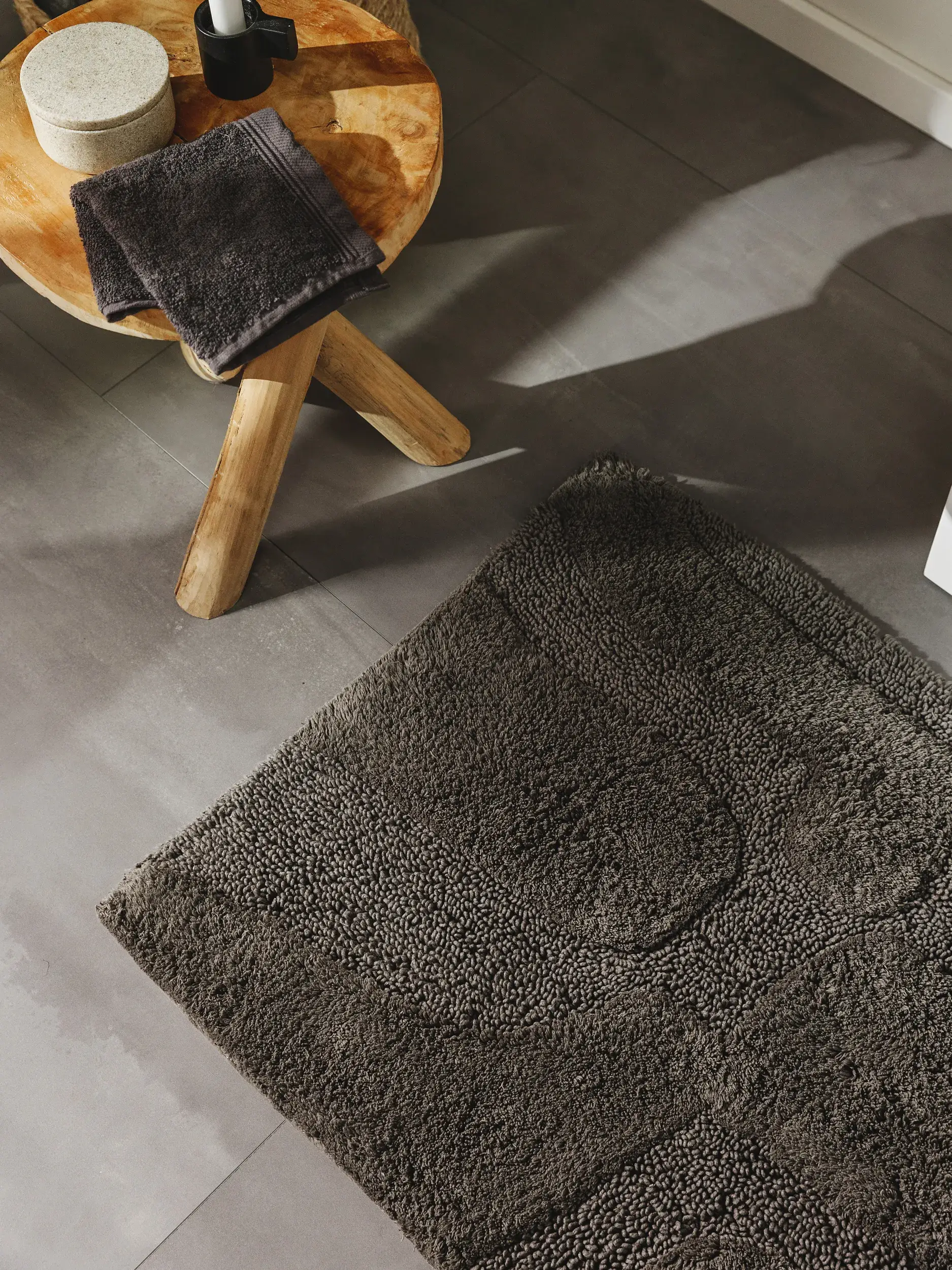 Badematte Nehir Grau in Abstrakt design made of 100% Baumwolle by benuta Nest