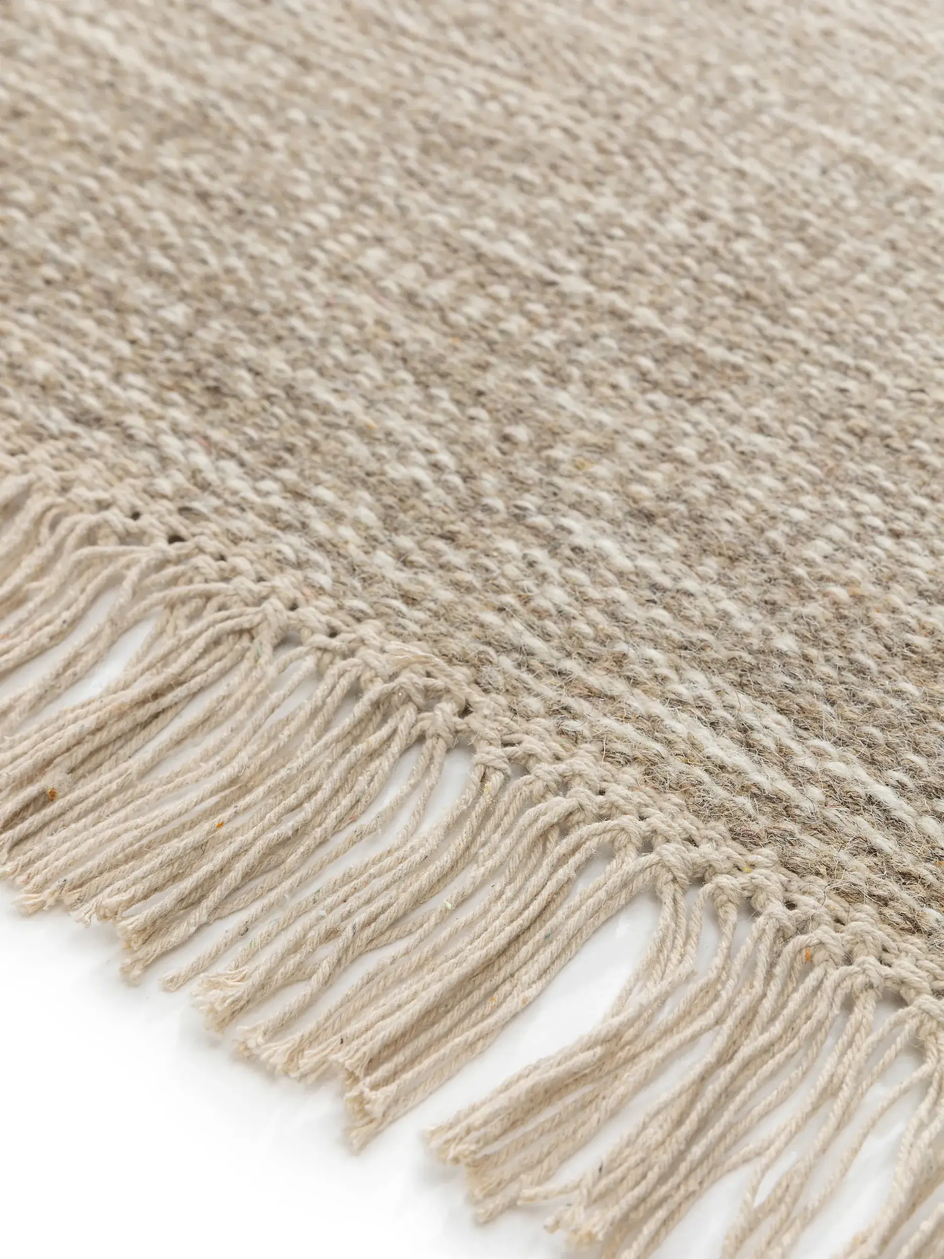 Tapijt van 80% Wol, 20% Katoen in Taupe met een 80% Wol, 20% Katoen hoge pool van benuta pure