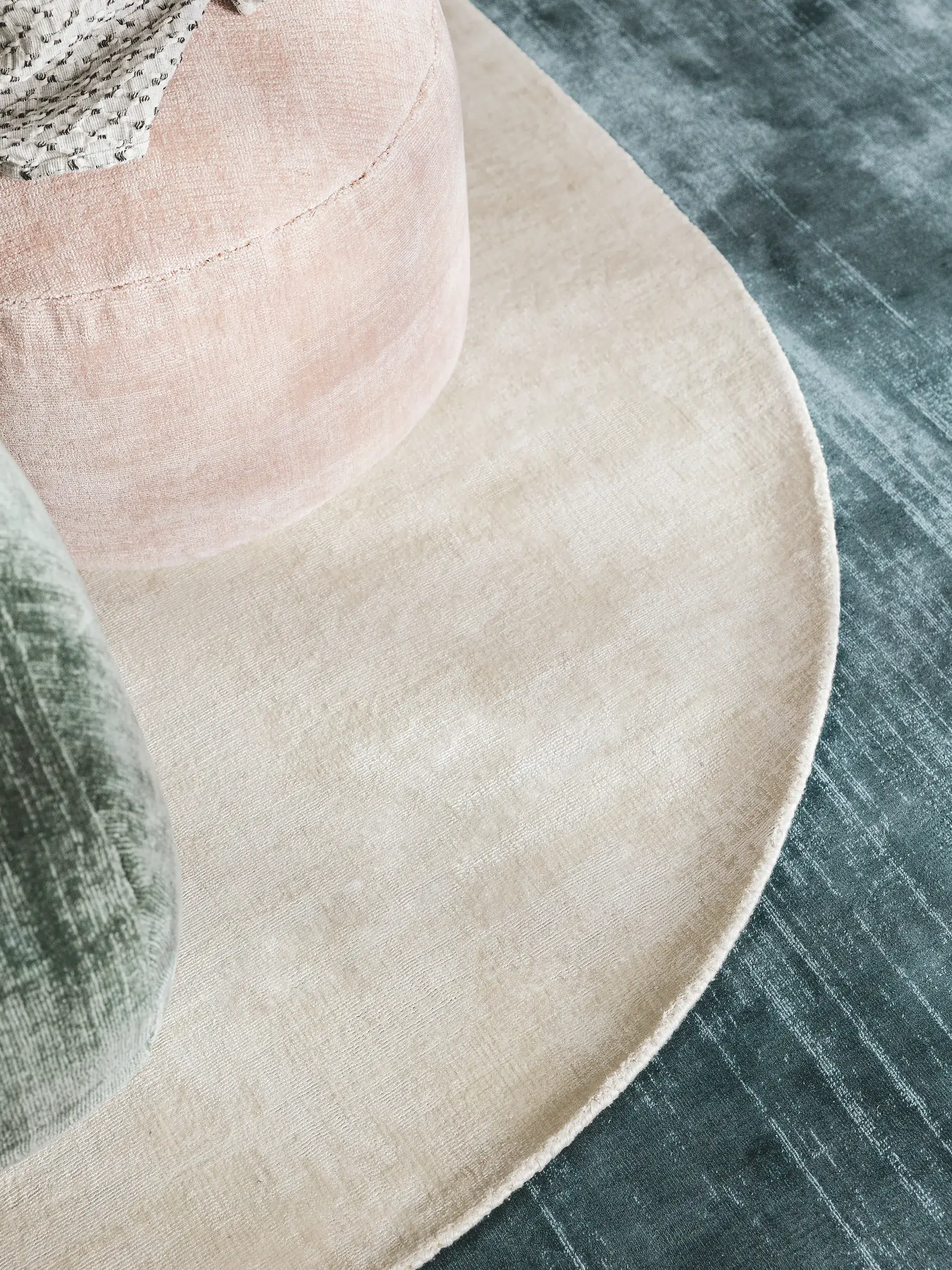 Teppich aus 100% Viskose in Beige mit 100% Viskose hohem Flor von benuta Pure