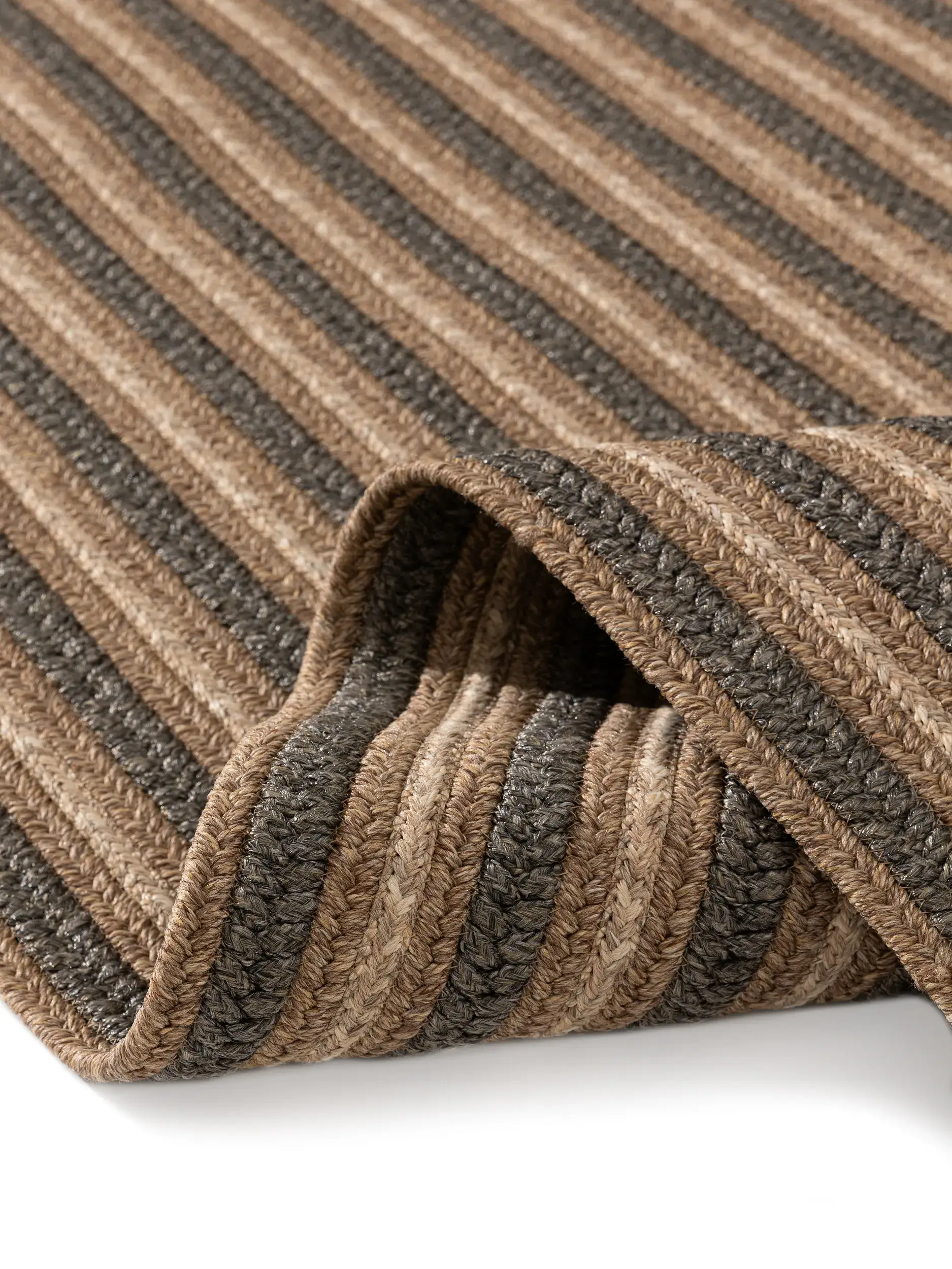 Matto 74% Polypropylen, 26% Polyestera värissä Beige 74% Polypropylen, 26% Polyester korkealla nukalla merkiltä benuta Finest