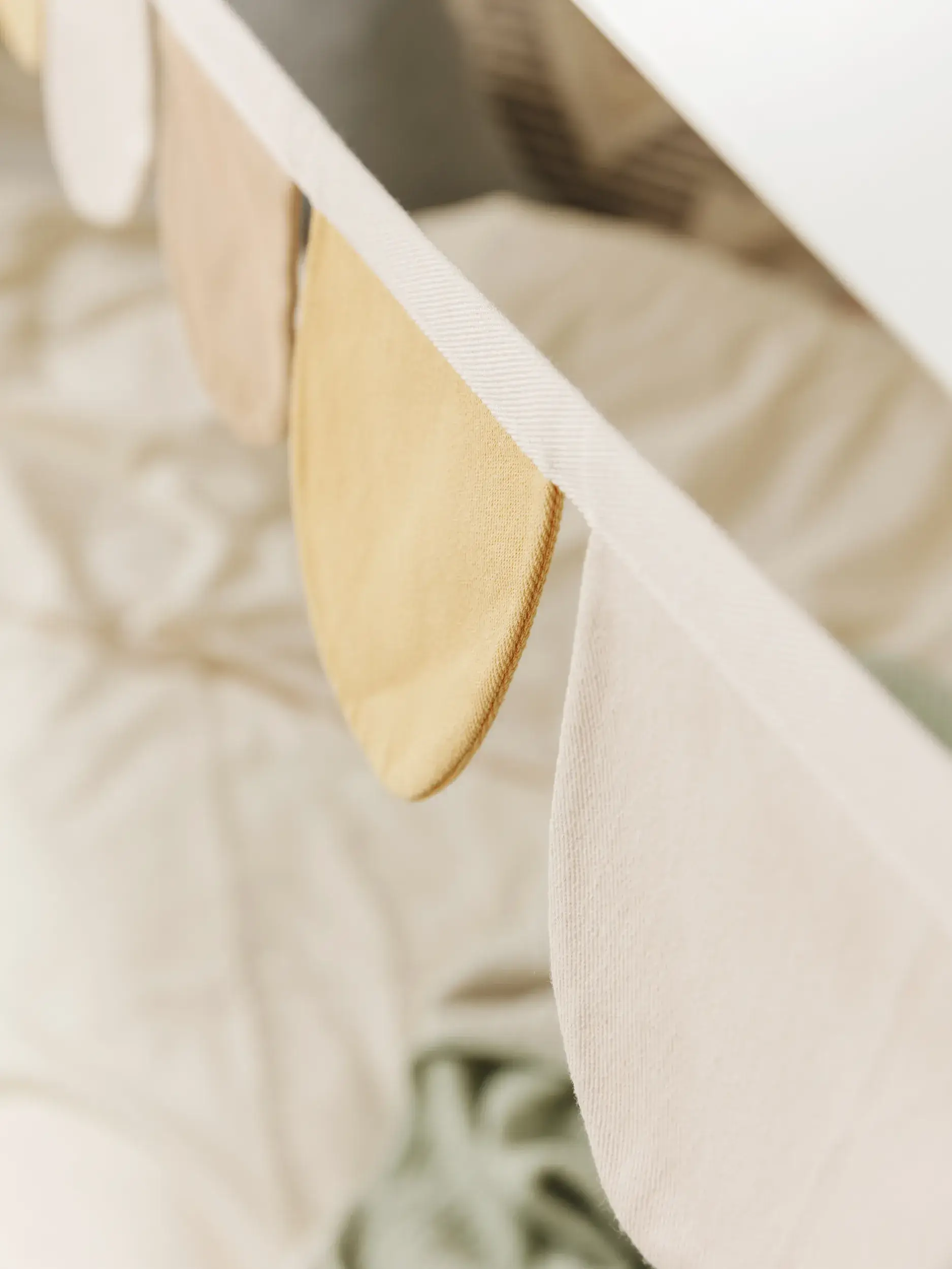 Wanddeko Hana Beige/Gelb i Floral-design laget av 100 % bomull fra Lytte