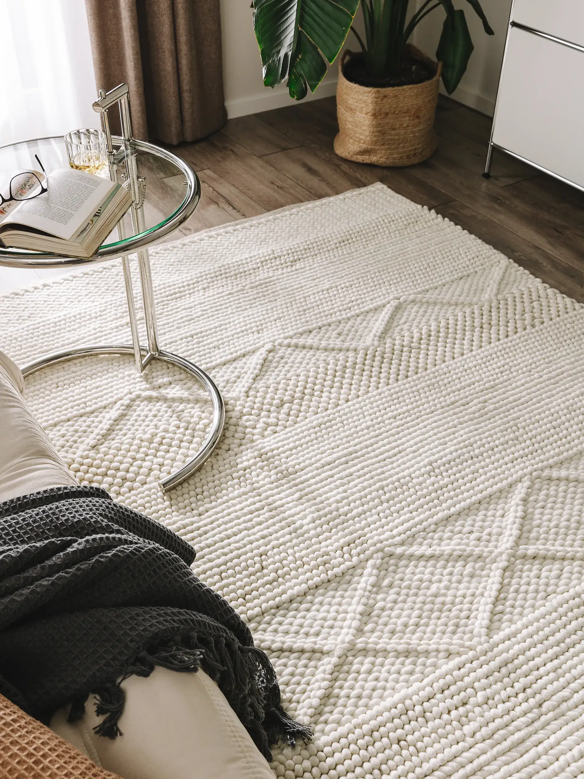 Rug made of 100% Wolle in Beige with a 100% Wolle high pile by benuta Pure