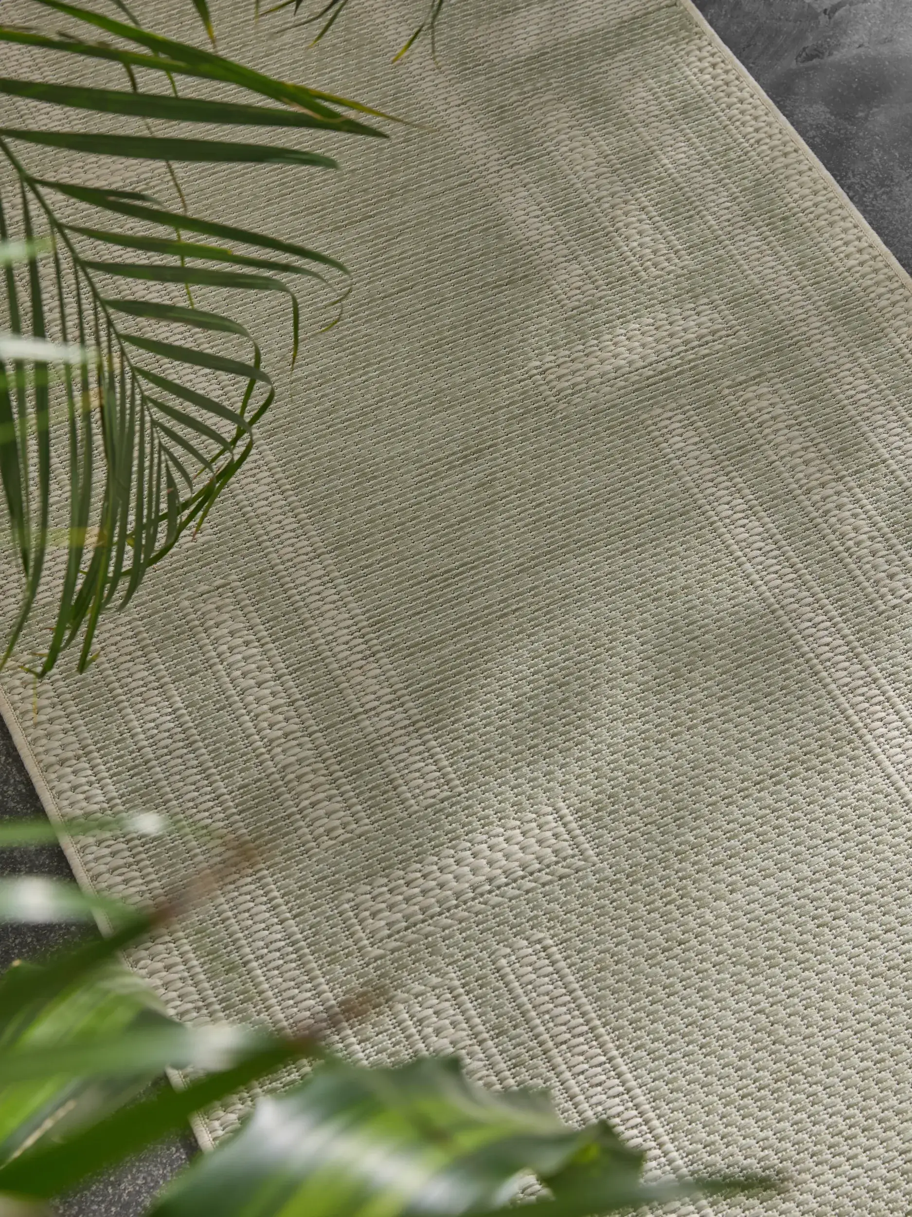 Rug made of 100% Polypropylen in Green with a 100% Polypropylen high pile by benuta Nest