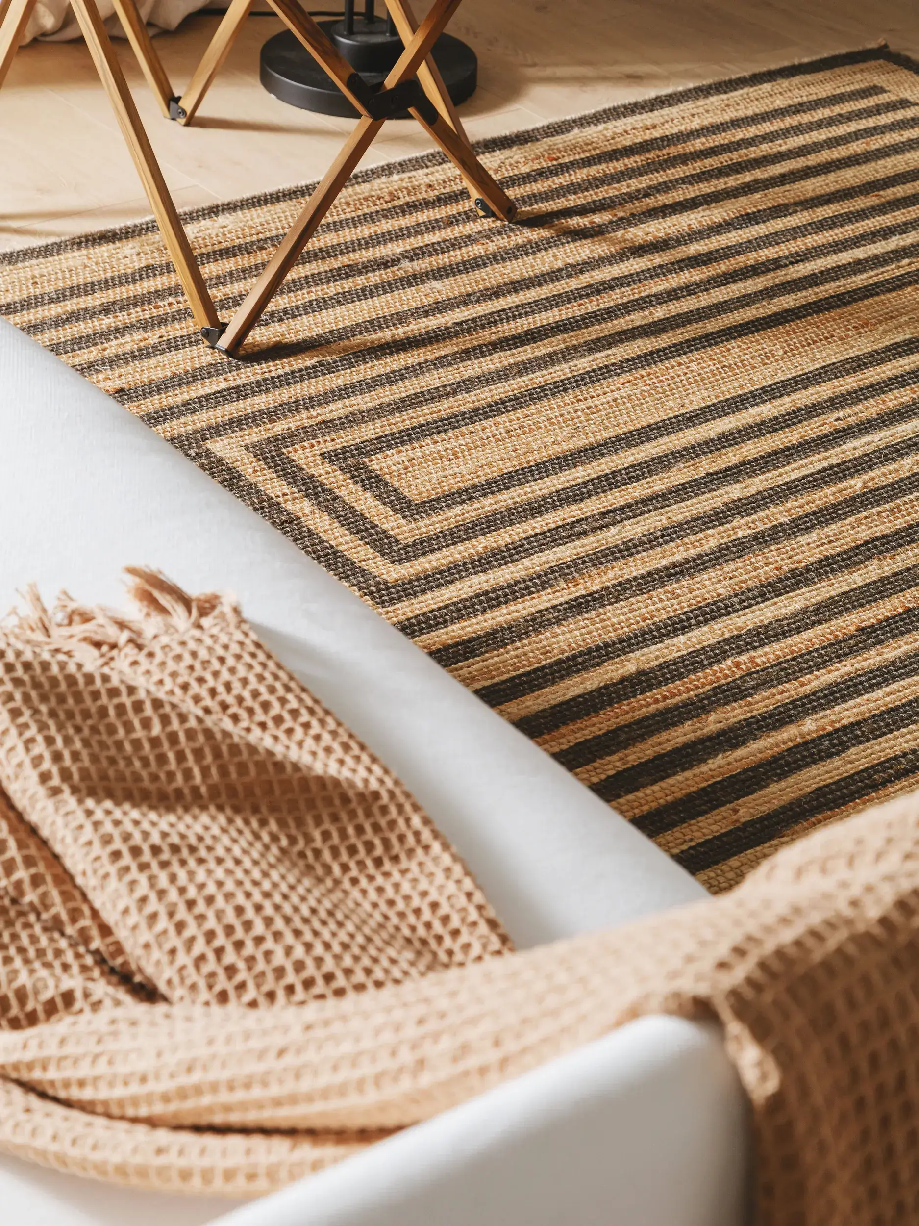 Tapijt van 100% Jute in Bruin met een 100% Jute hoge pool van benuta pure