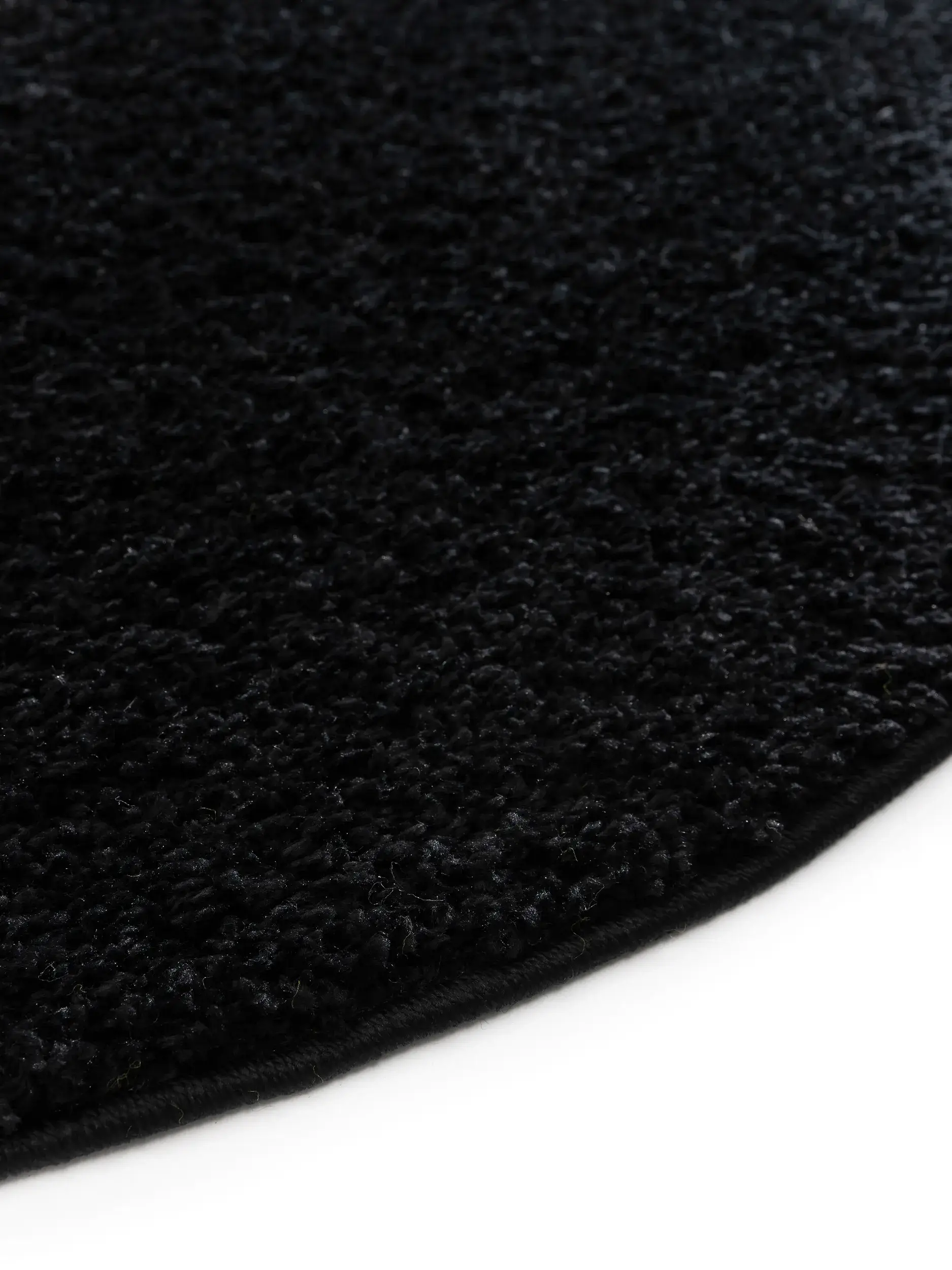 Rug made of 100% Polypropylen in Schwarz with a 100% Polypropylen high pile by benuta Basic