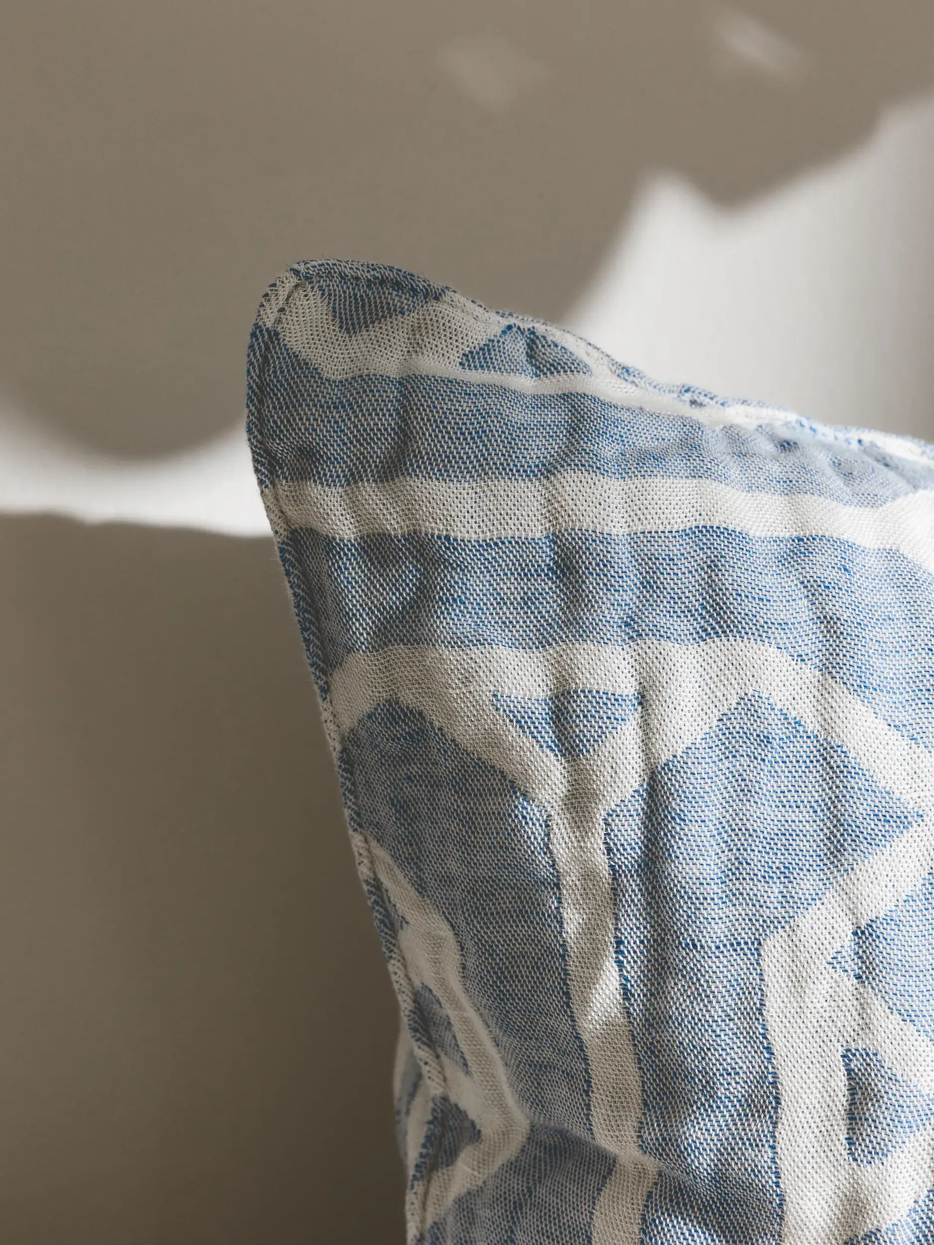 Kissenbezug aus Leinen-Mix Sabine Blau in Geometrisch design made of 60% Cotton, 40% Linen by benuta Pure