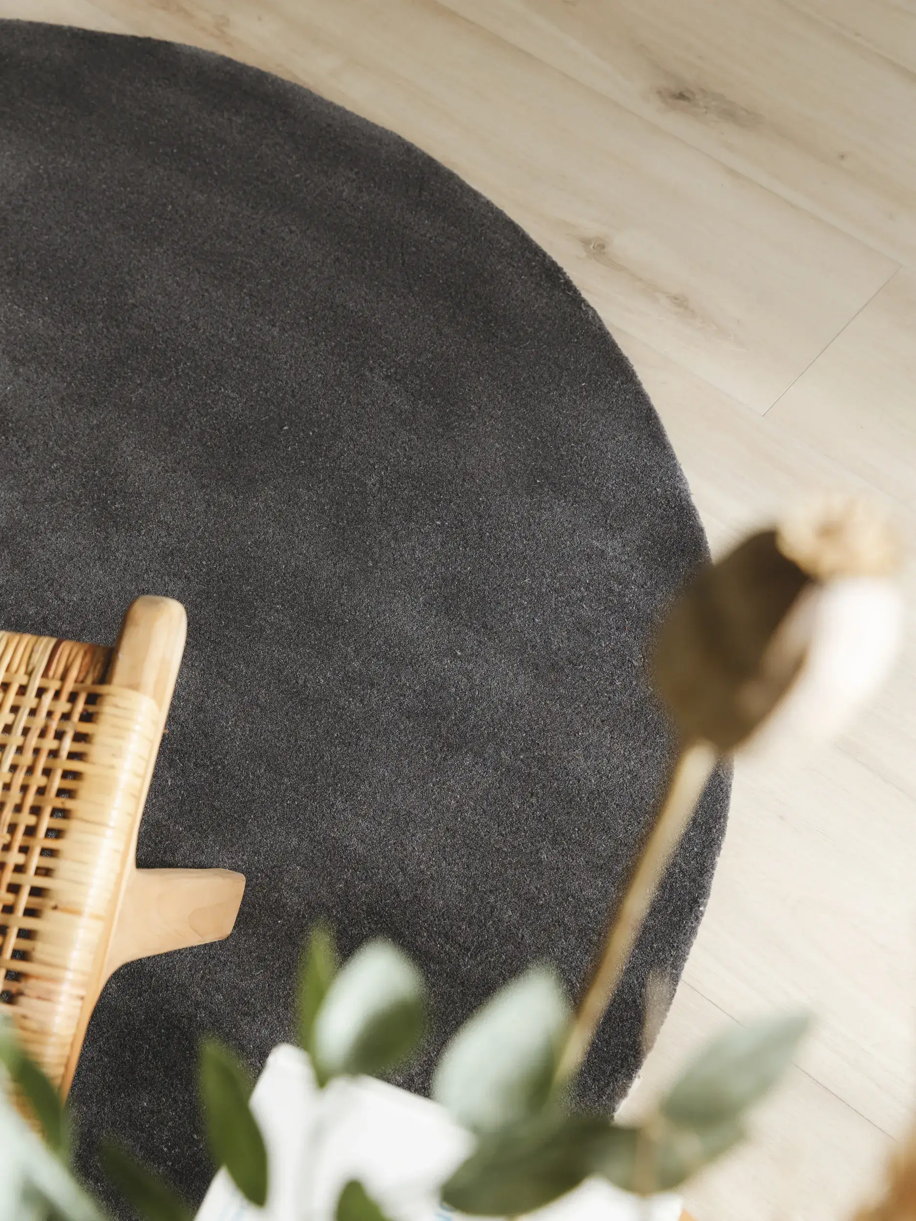 Teppich aus 100% Wolle in Grau mit 100% Wolle hohem Flor von benuta Nest
