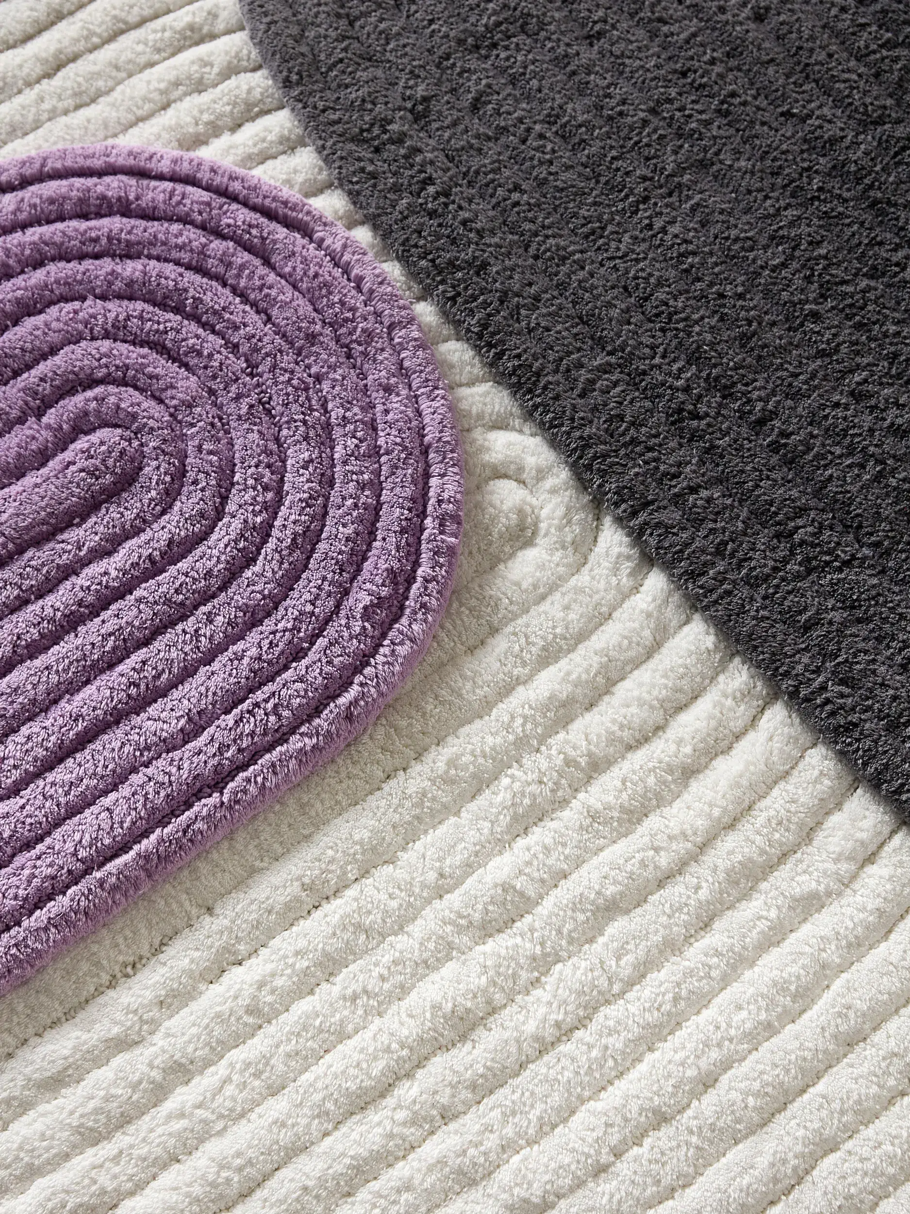 Badematte Nia Lila im Design Geometrisch aus 100% Baumwolle von benuta Pop
