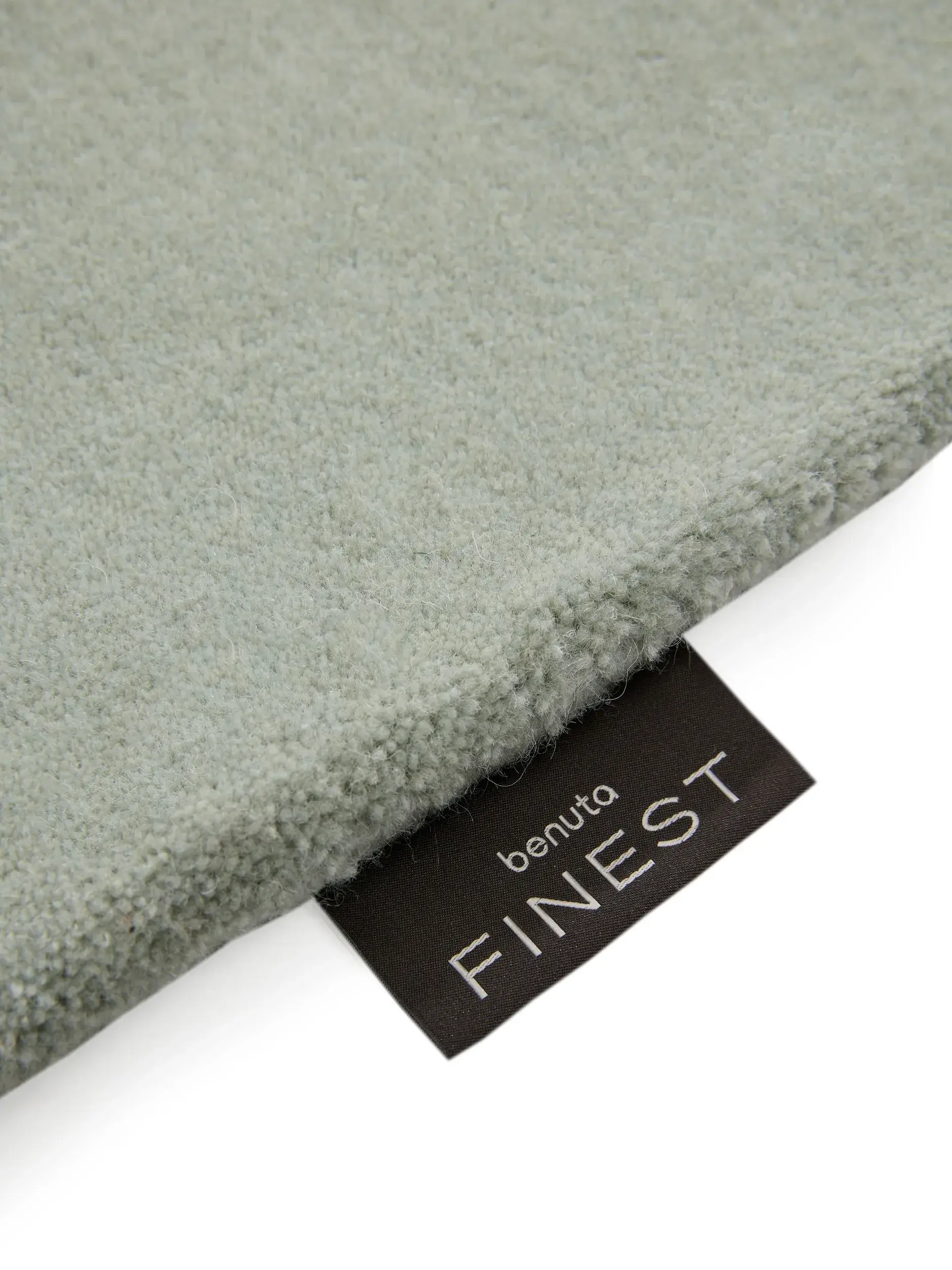 Rug made of 100% Wool (from New Zealand) in Green with a 100% Wool (from New Zealand) high pile by benuta Finest