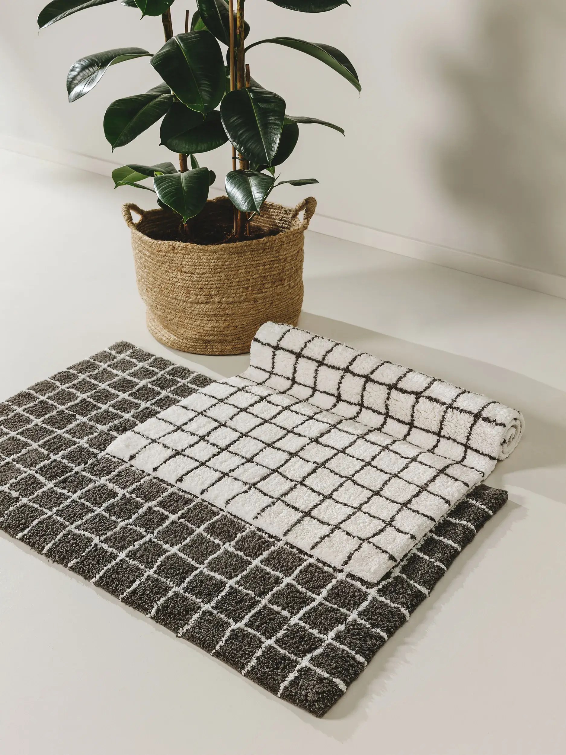 Alfombrilla de baño Wavu Gris con diseño de Acuadros en 100% Algodón de benuta nest