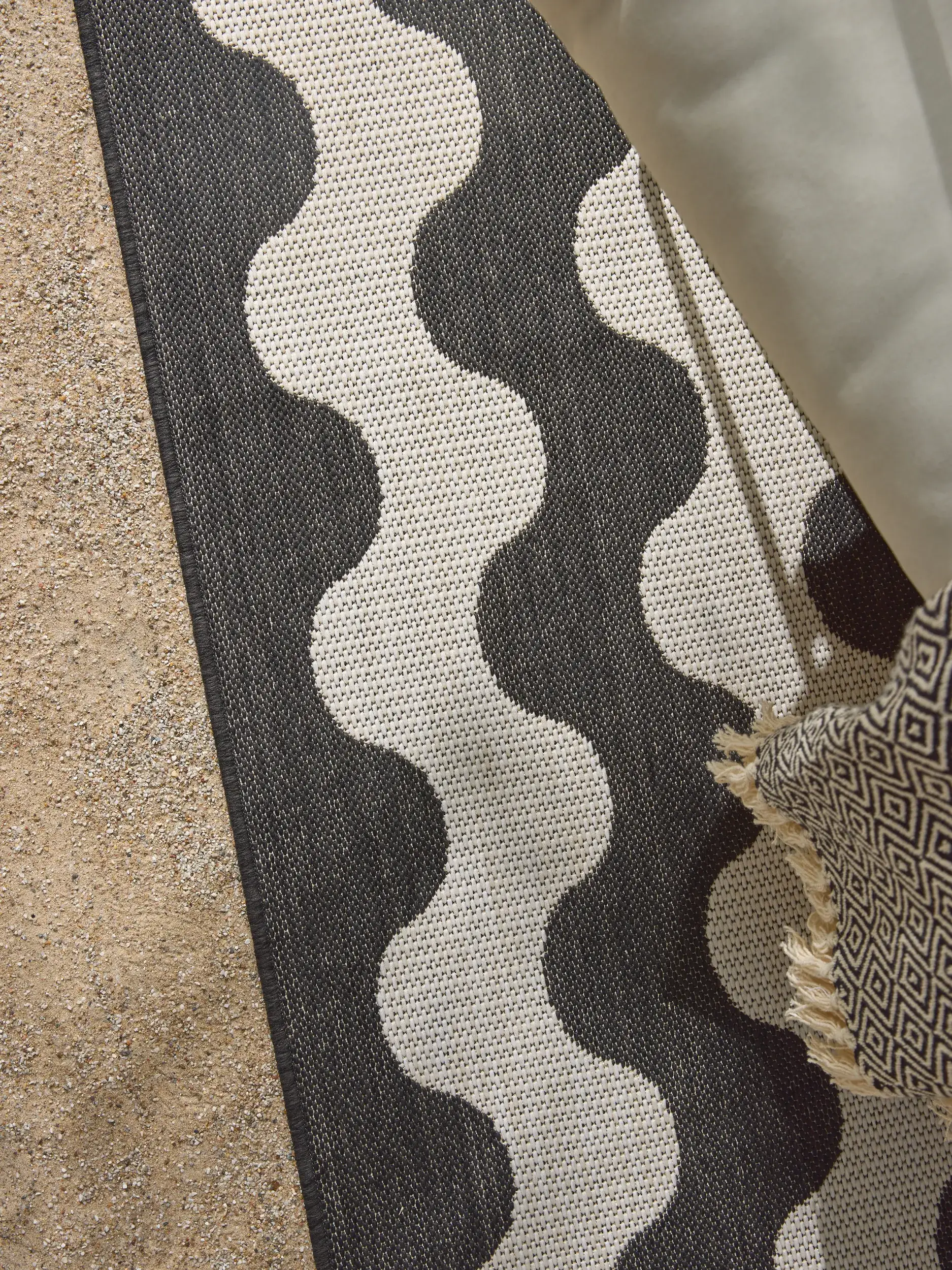 Rug made of 100% Polypropylen in Black/White with a 100% Polypropylen high pile by benuta Nest