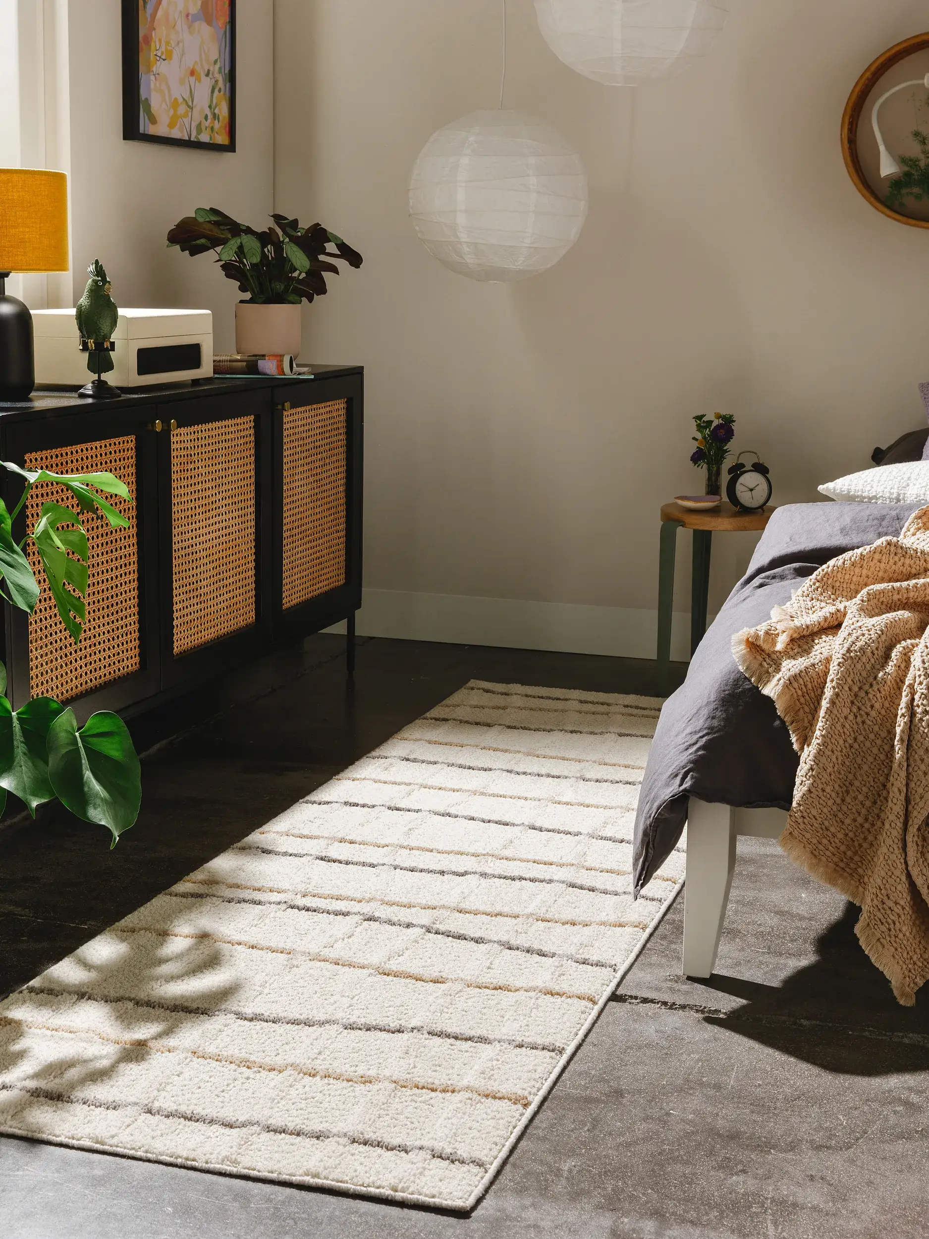 Rug made of 100% Polyester in White with a 100% Polyester high pile by benuta Pop