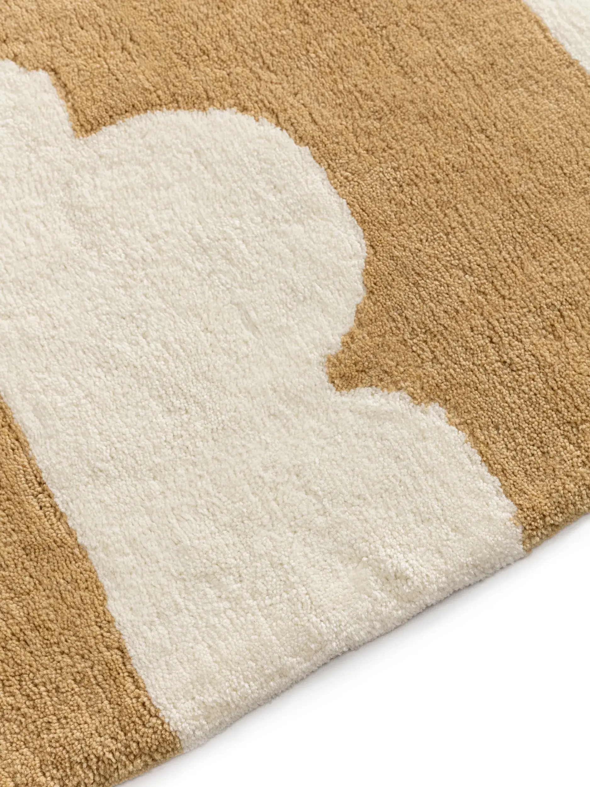 Teppich aus 100% Wolle (aus Neuseeland) in Beige mit 100% Wolle (aus Neuseeland) hohem Flor von Lytte