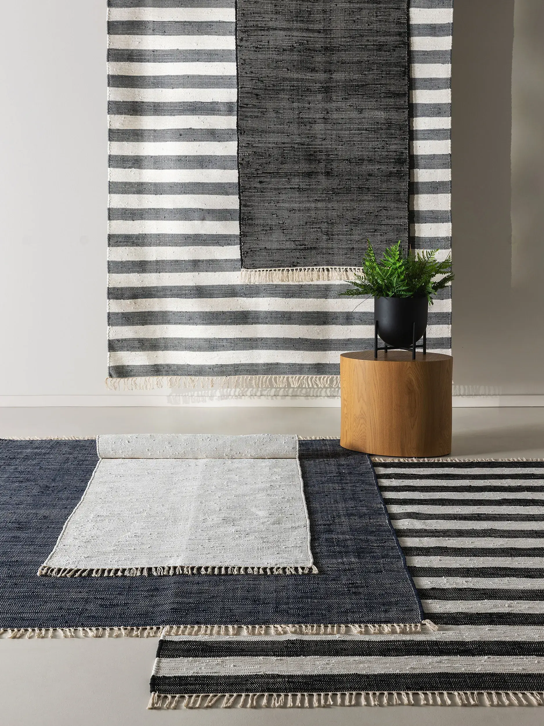 Teppich aus 100% Recycelte Baumwolle in Schwarz mit 100% Recycelte Baumwolle hohem Flor von benuta Basic