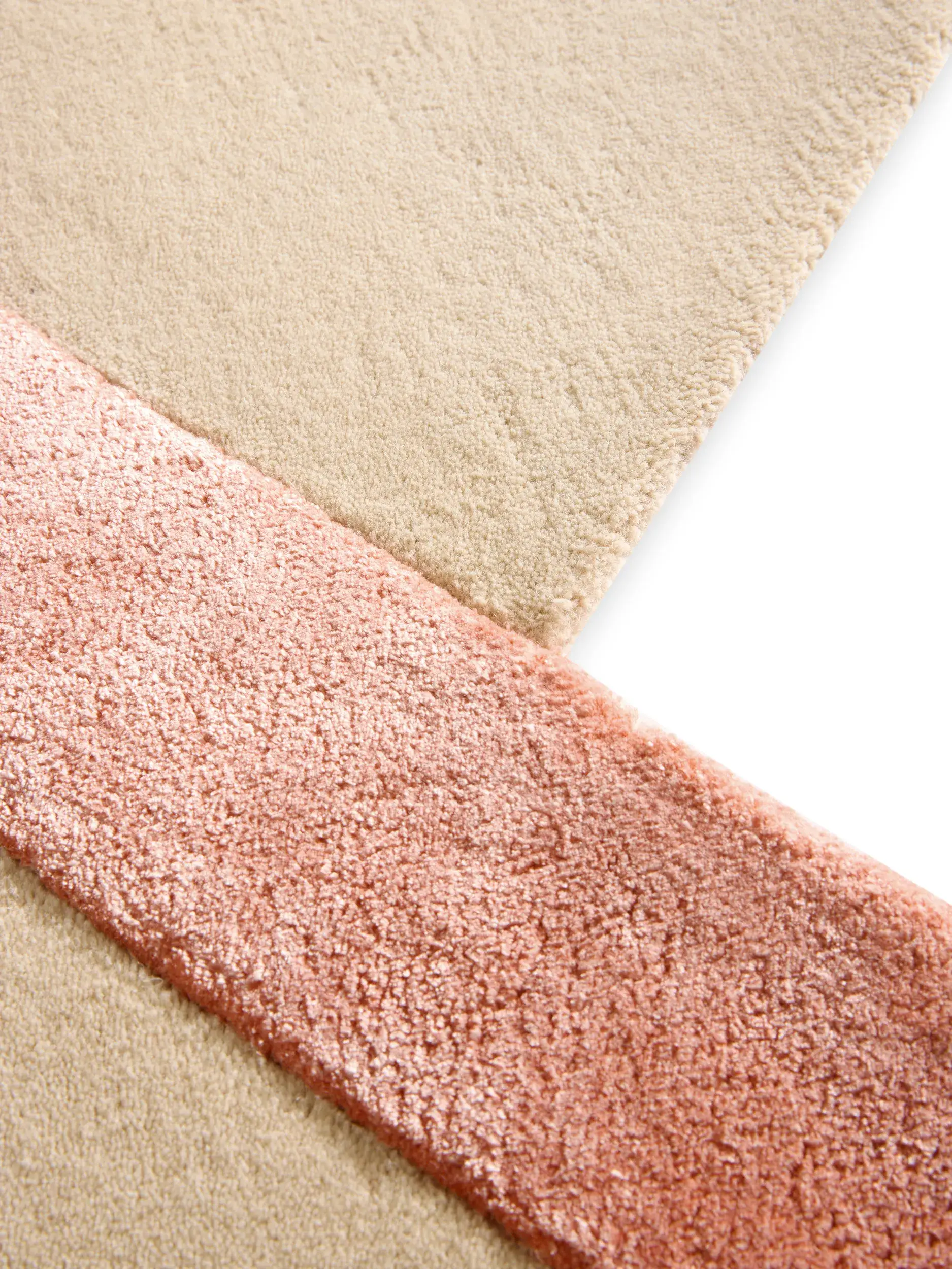 Rug made of 80% Wool, 20% Lyocell (Tencel™) in Beige with a 80% Wool, 20% Lyocell (Tencel™) high pile by benuta Finest