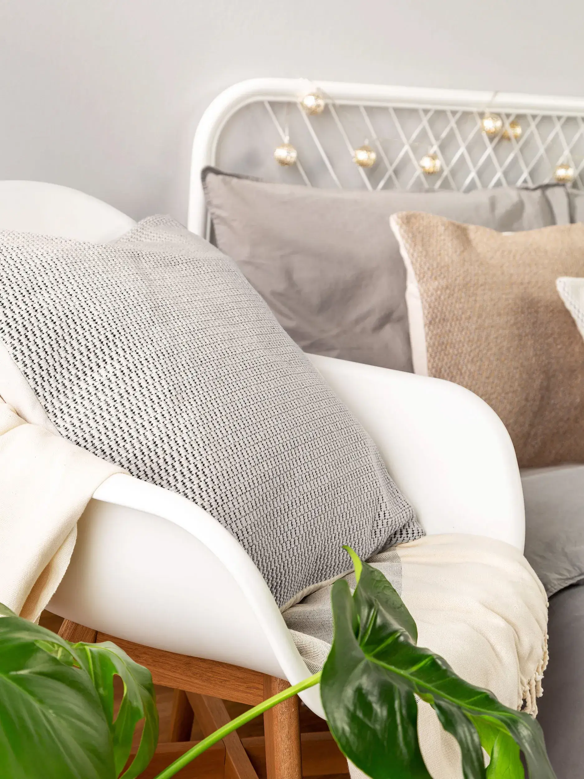 Housse de coussin Bora Gris clair en motif Uni en 100% Coton de benuta nest