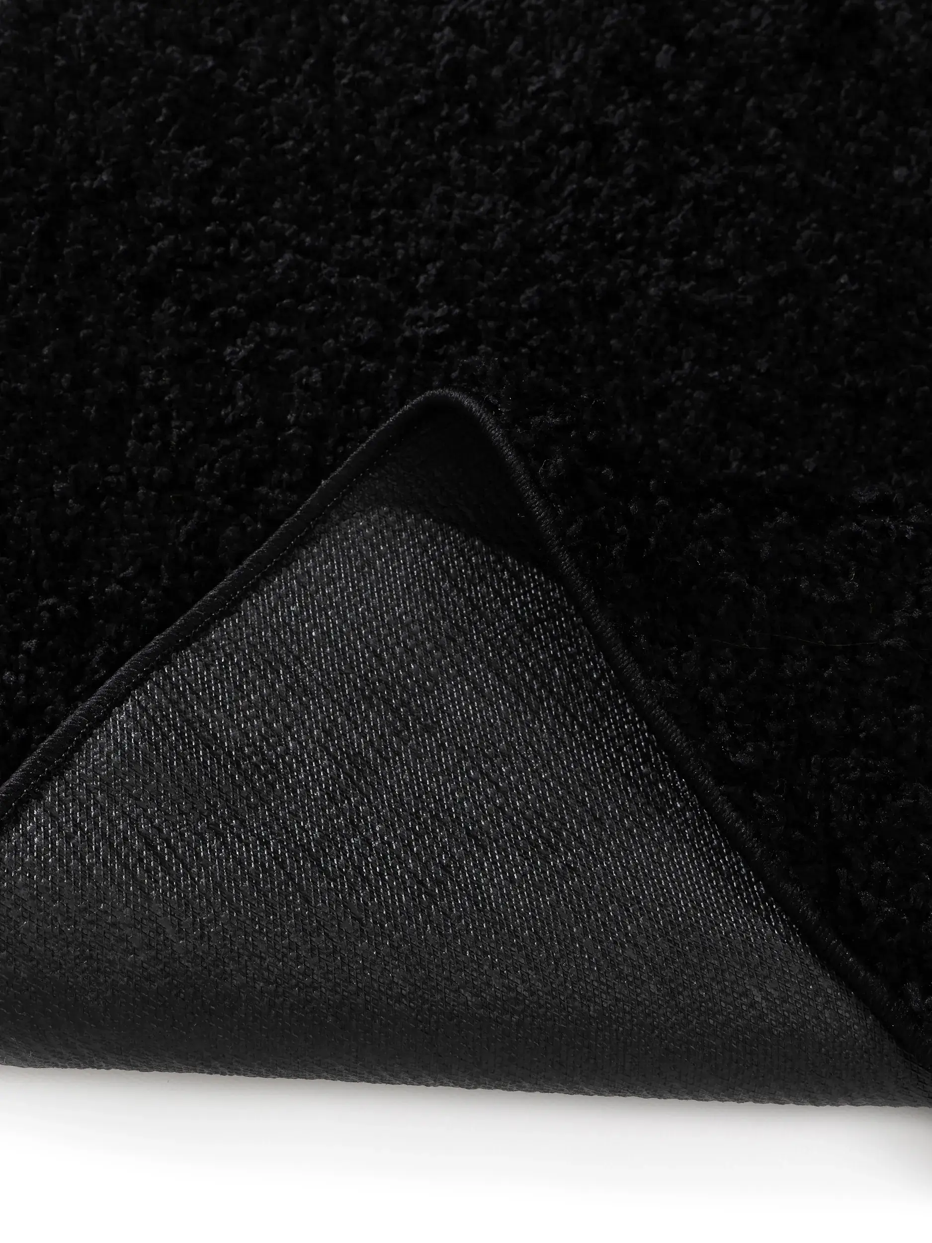 Rug made of 100% Polypropylen in Schwarz with a 100% Polypropylen high pile by benuta Basic