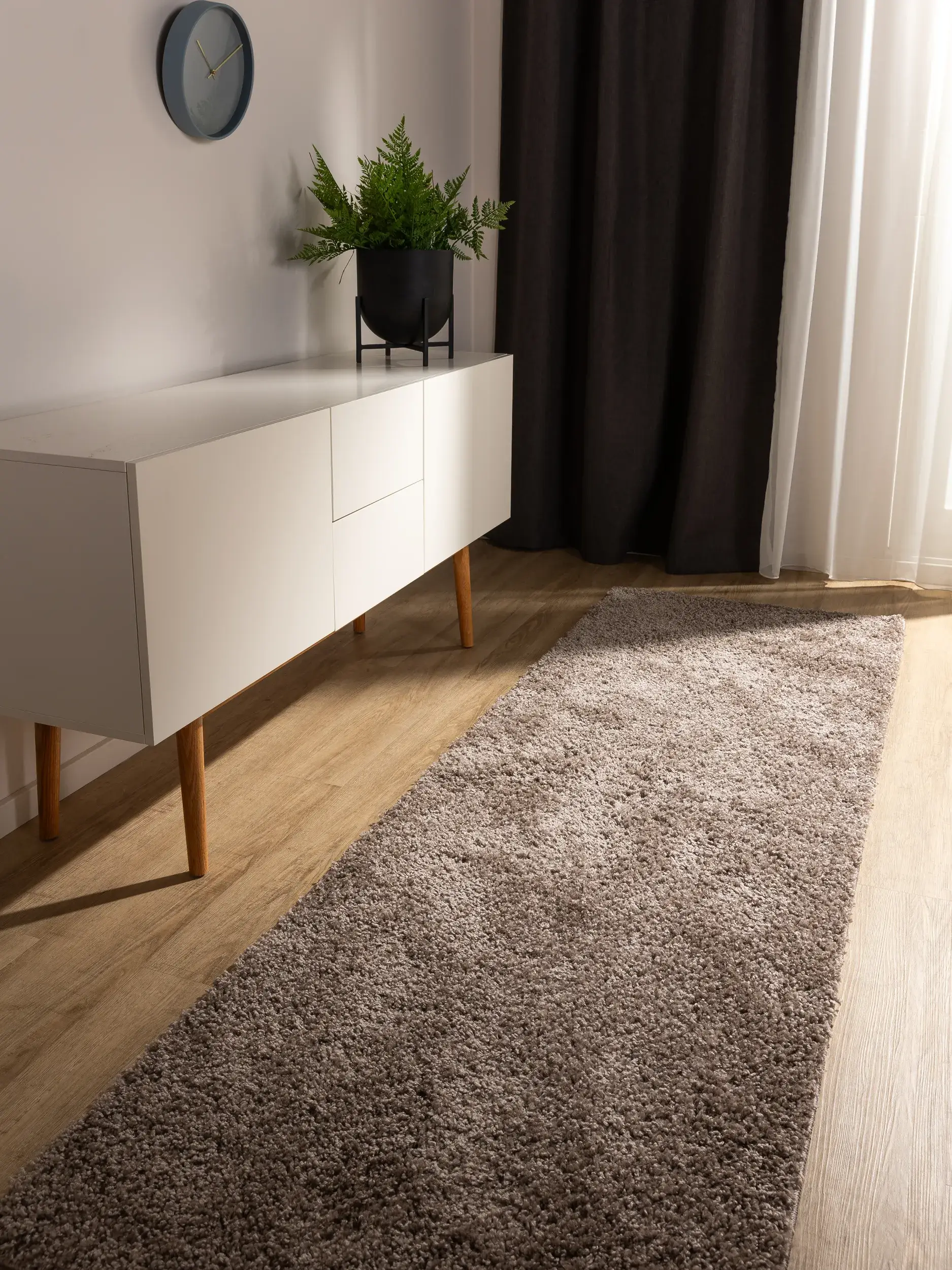 Teppe av 100% Polypropylen i Taupe med 100% Polypropylen høy lugg fra benuta Basic
