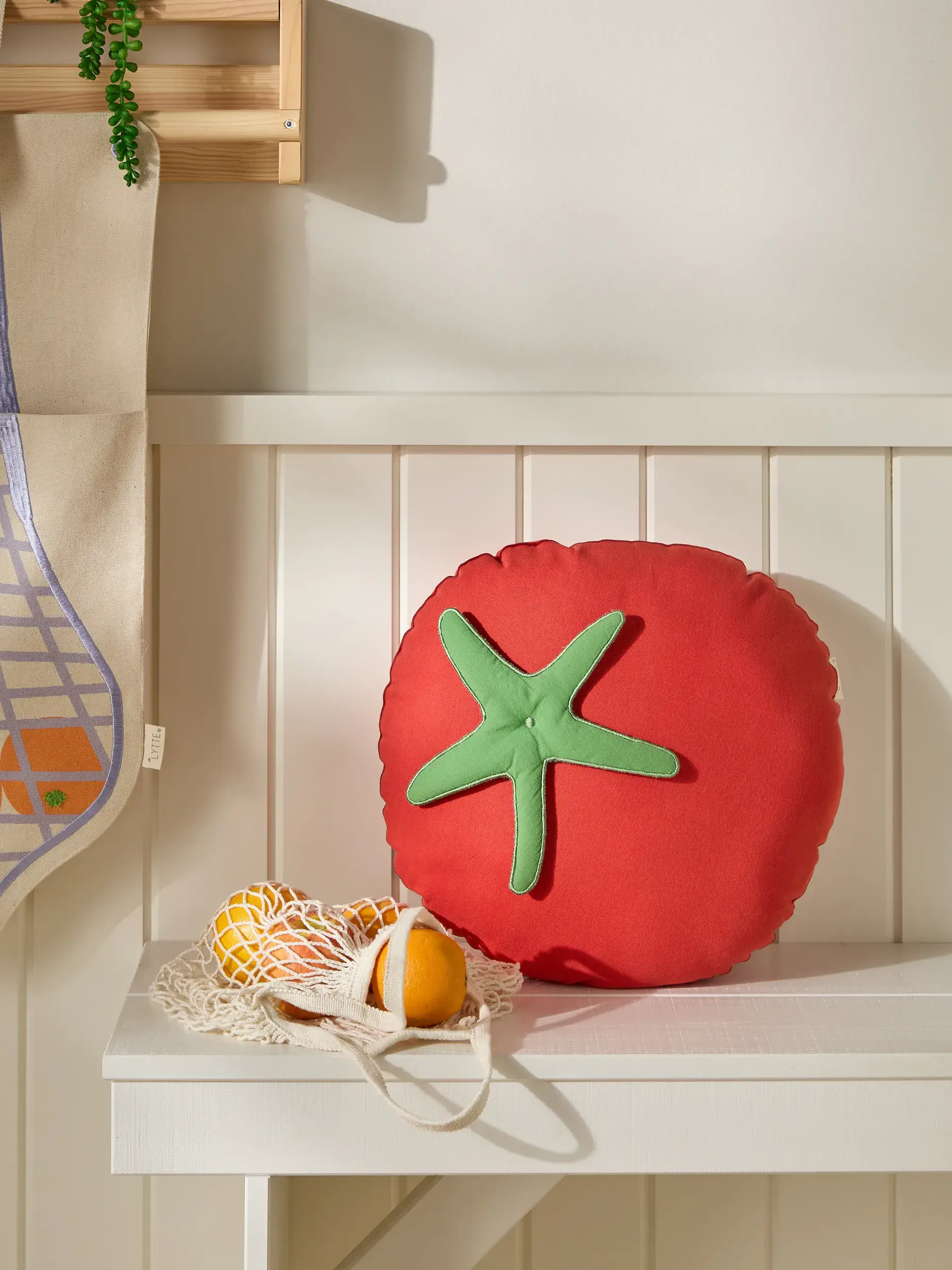 Polštář Franzi Červená od Lytte