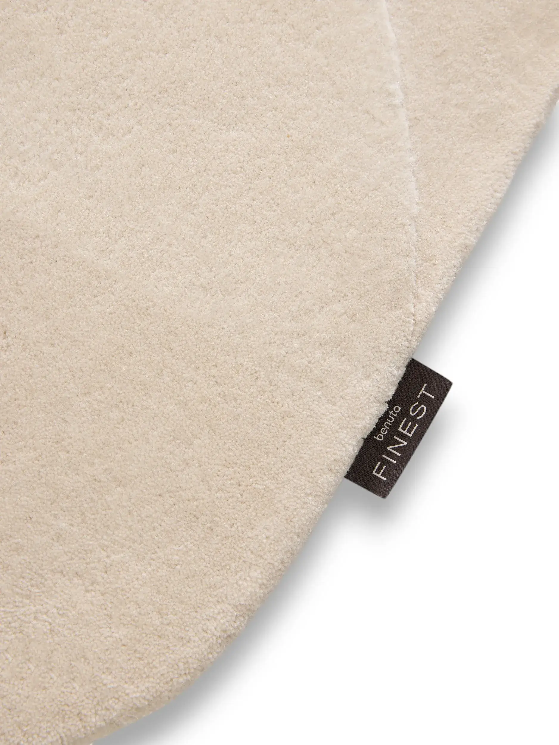 Teppich aus 100% Wolle (aus Neuseeland) in Beige mit 100% Wolle (aus Neuseeland) hohem Flor von benuta Finest