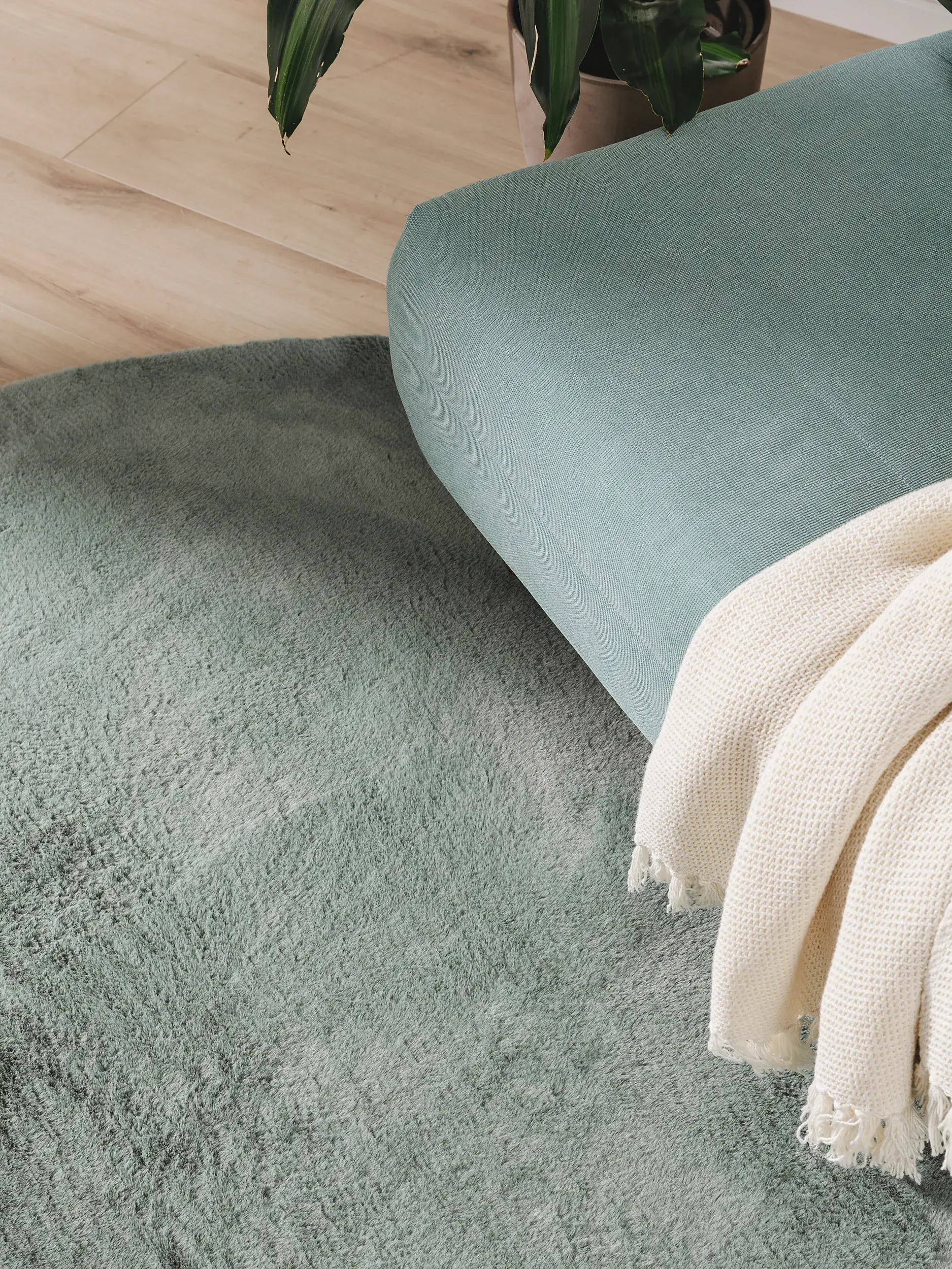 Rug made of 100% Polyester in Green with a 100% Polyester high pile by benuta Basic