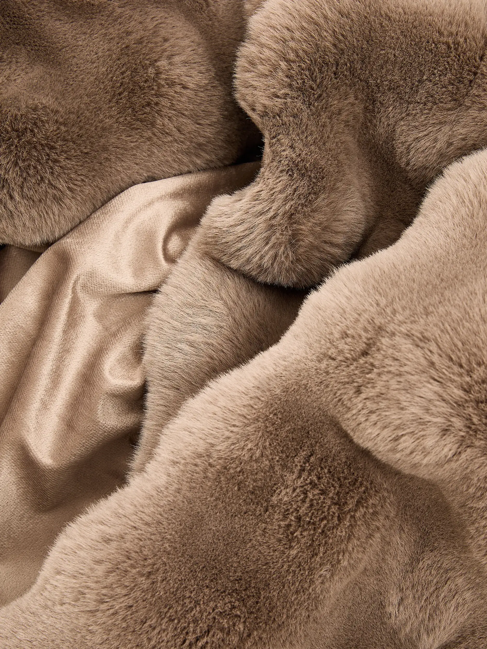 Blanket Dave Brown in Solid design made of 100% Polyester by benuta Nest