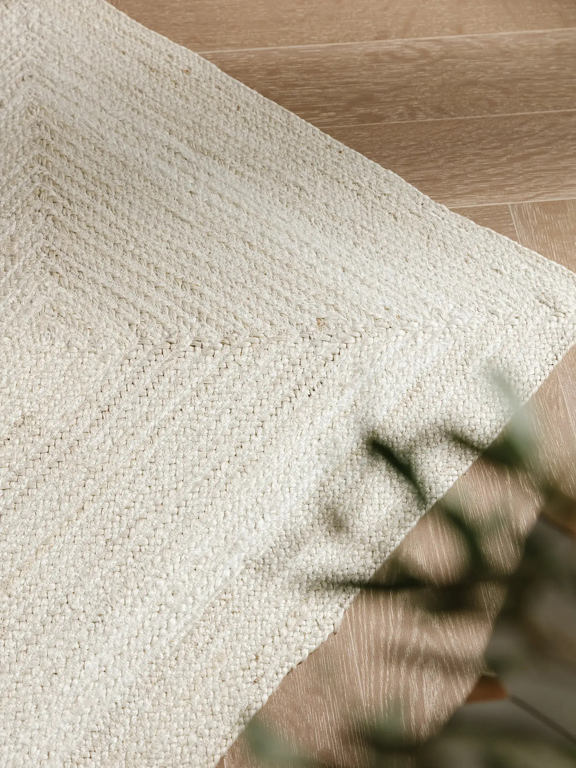 Teppich aus 100% Jute in Weiß mit 100% Jute hohem Flor von benuta Pure
