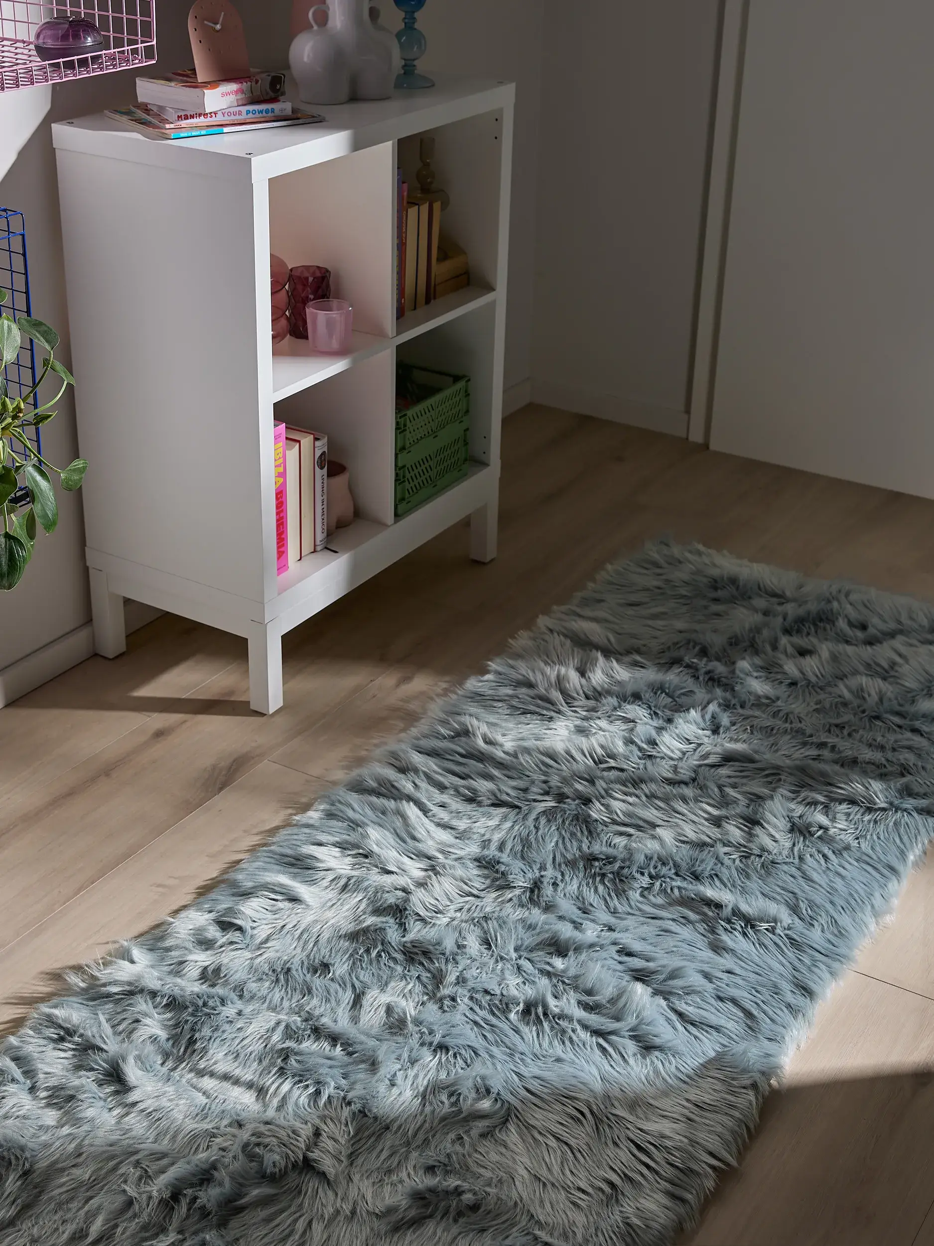 Matto 70% Polyacryl, 30% Polyestera värissä Blau 70% Polyacryl, 30% Polyester korkealla nukalla merkiltä benuta Pop