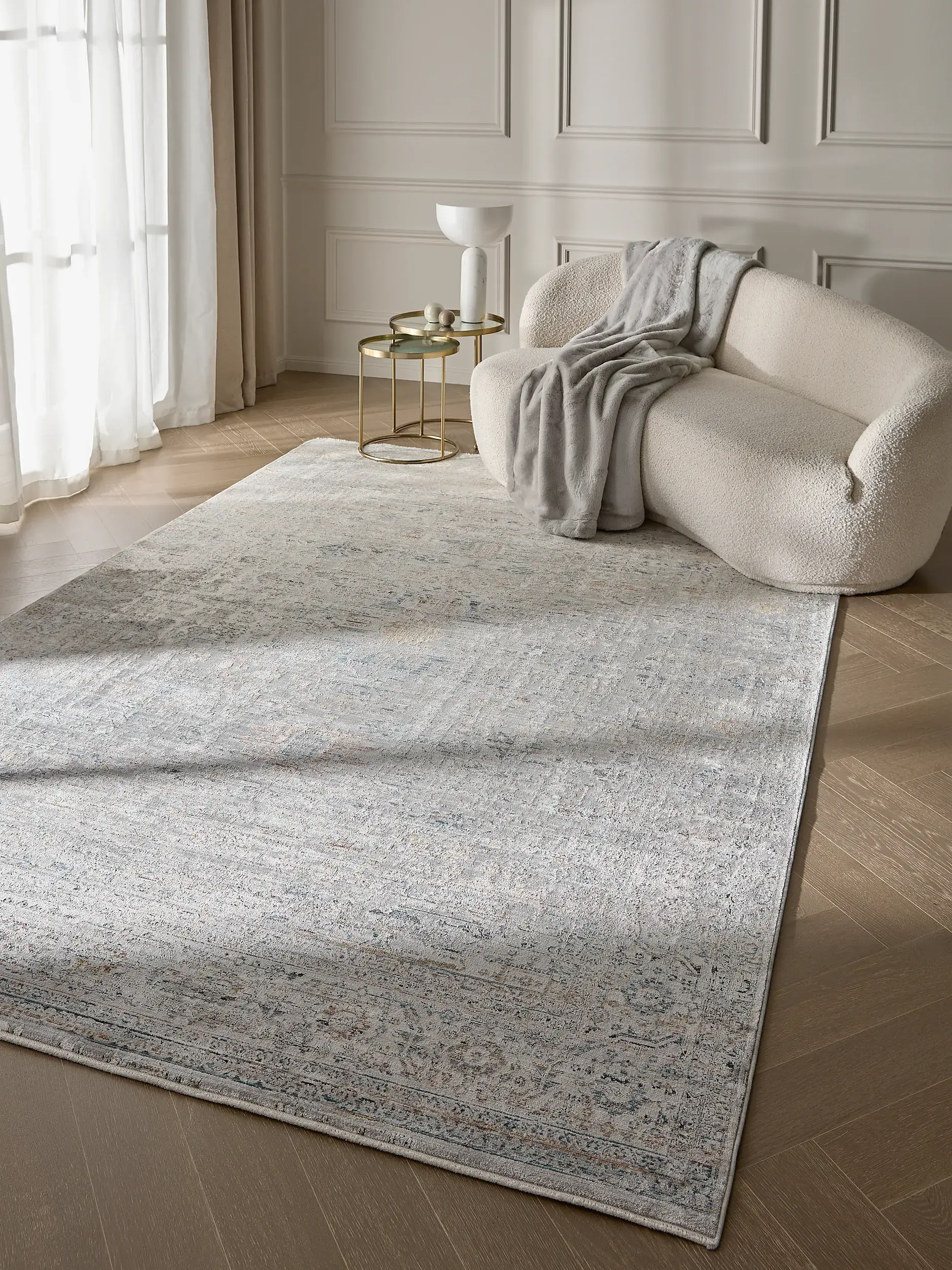 Teppich aus 56% Viskose, 30% Polyester, 14% Polyacryl in Grau mit 56% Viskose, 30% Polyester, 14% Polyacryl hohem Flor von benuta Finest