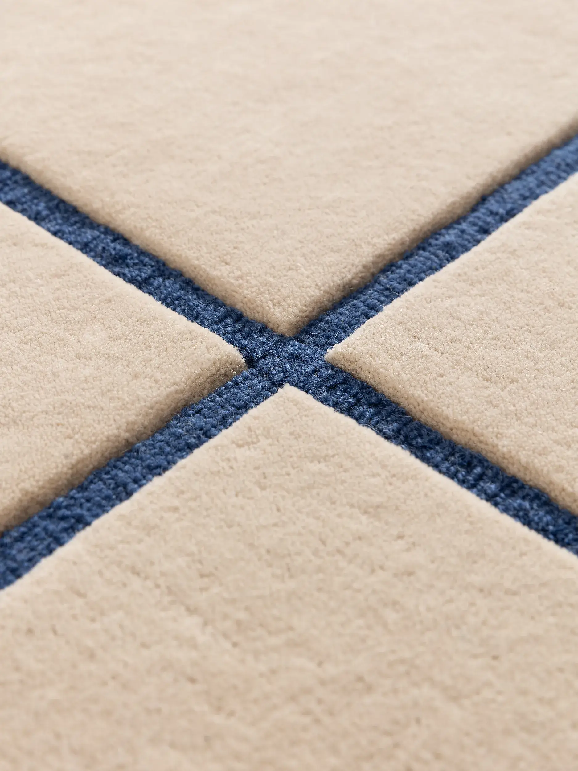 Teppich aus 100% Wolle in Beige mit 100% Wolle hohem Flor von benuta Finest