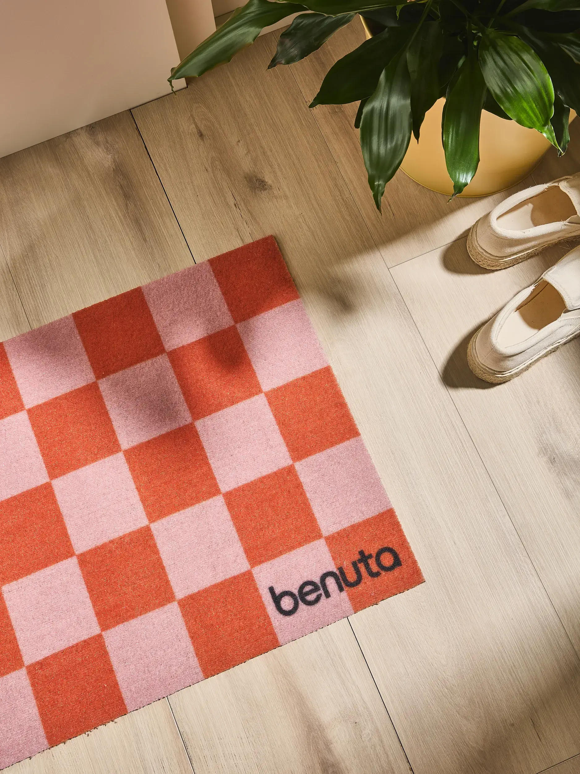 Ovimatto Checker Vaaleanpunainen Geometrinen-suunnittelussa, valmistettu 100% Polyesteri (kierrätetty PET)ista, benutain toimesta