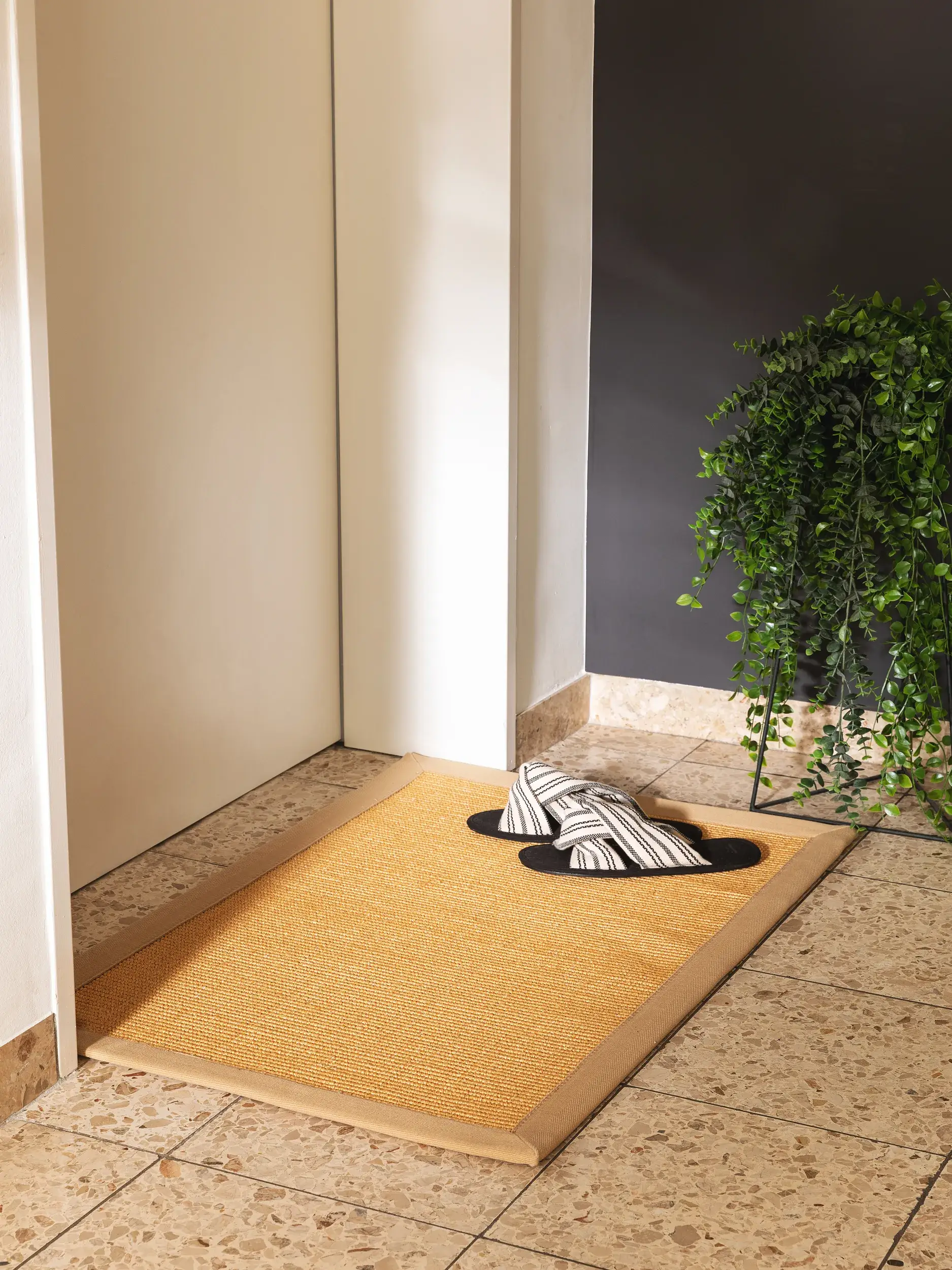 Fußmatte Sana Beige im Design Bordüre aus 100% Sisal von benuta Nest